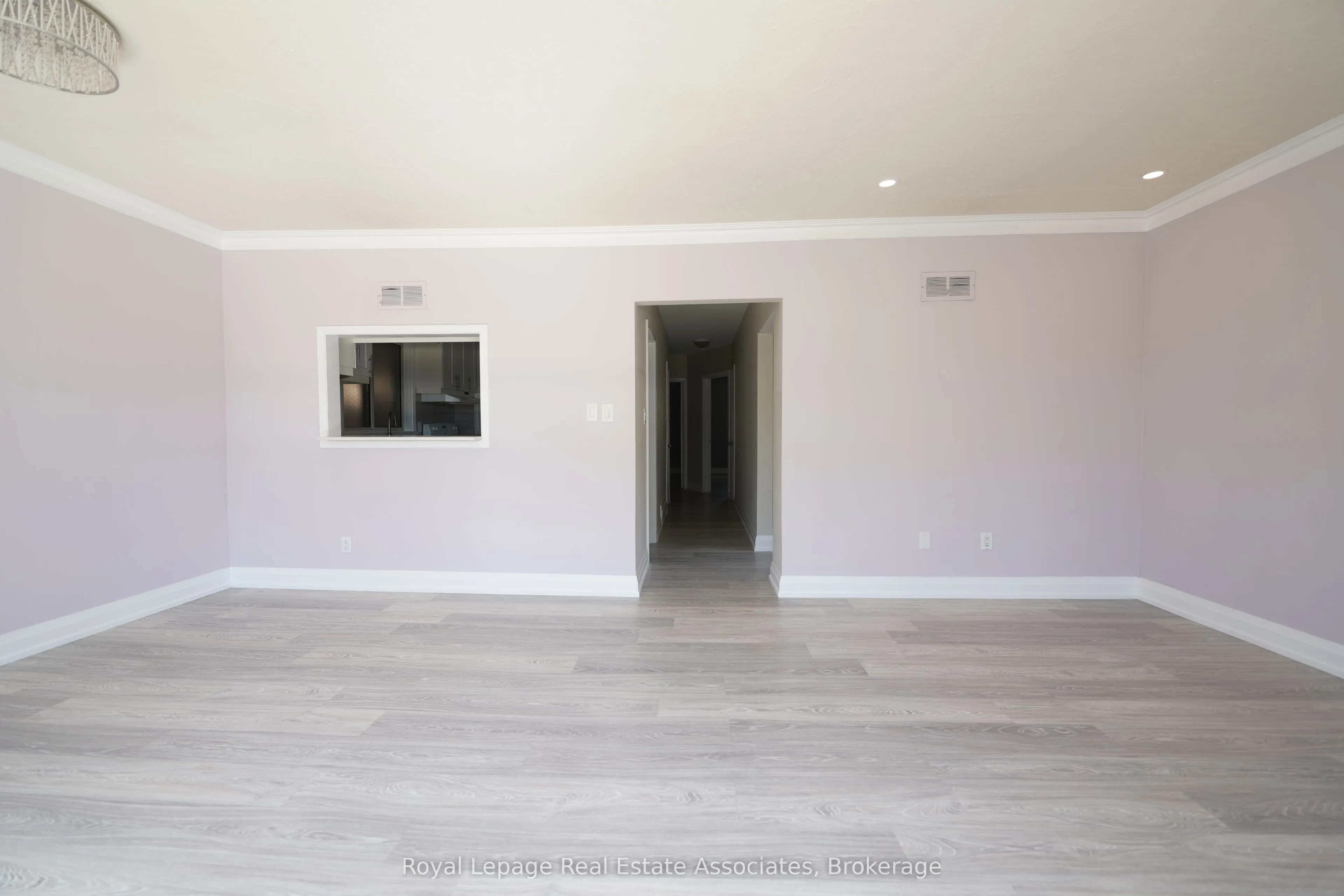11 Mississauga Road N, #Upper