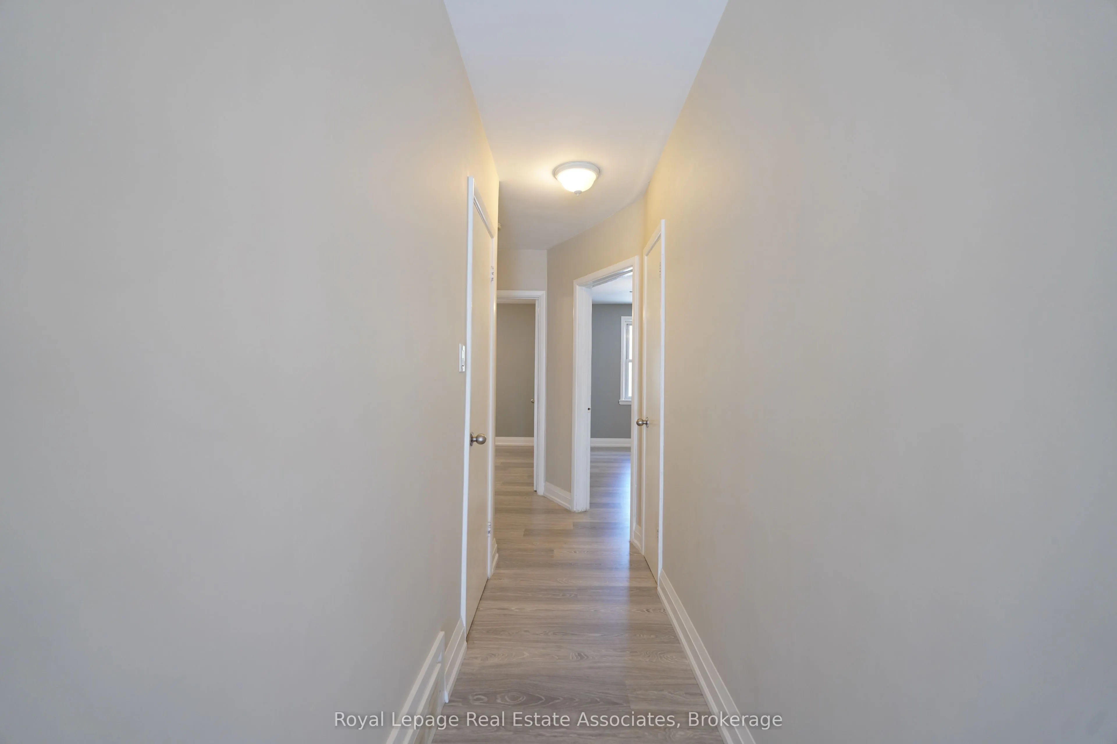 11 Mississauga Road N, #Upper