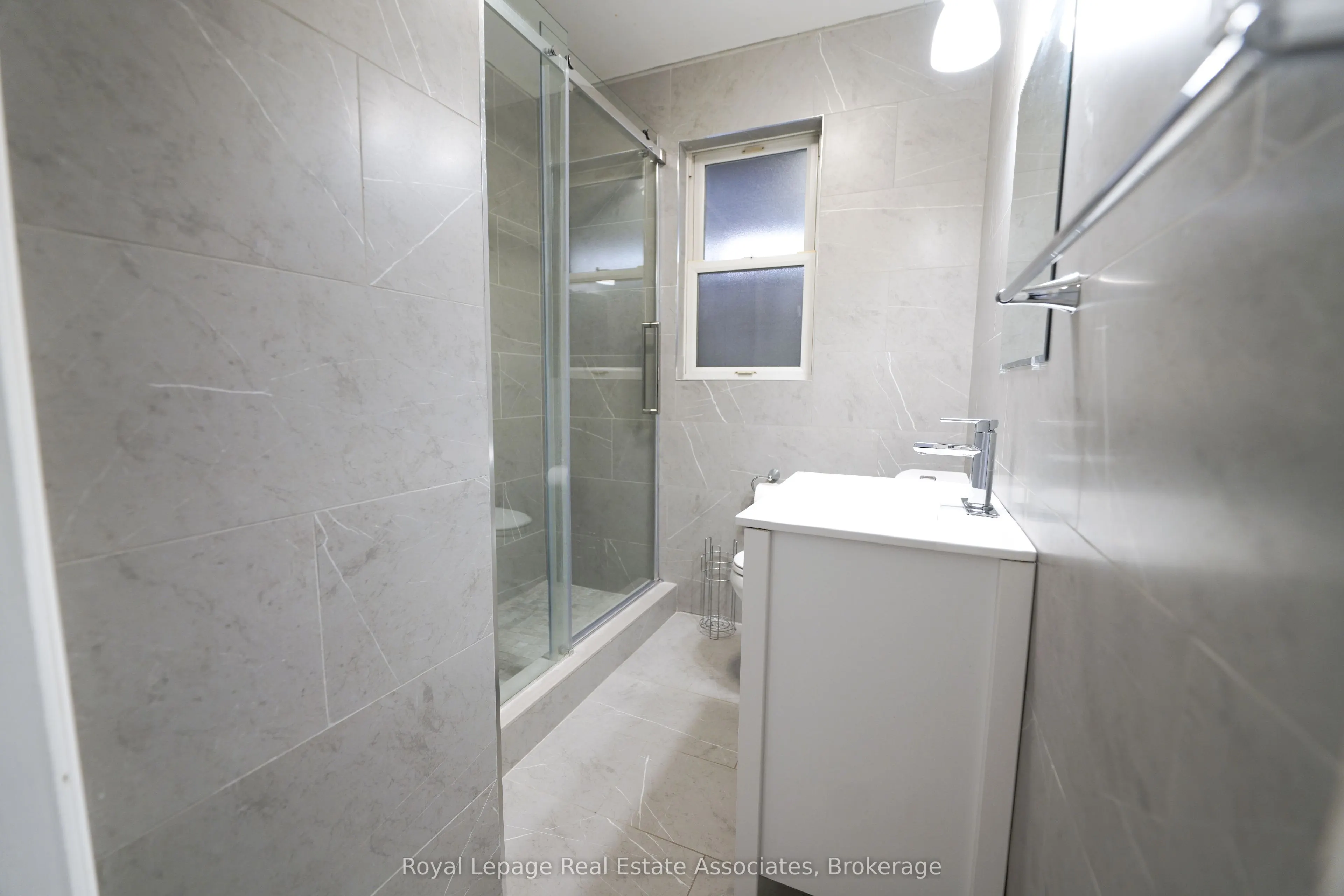 11 Mississauga Road N, #Upper