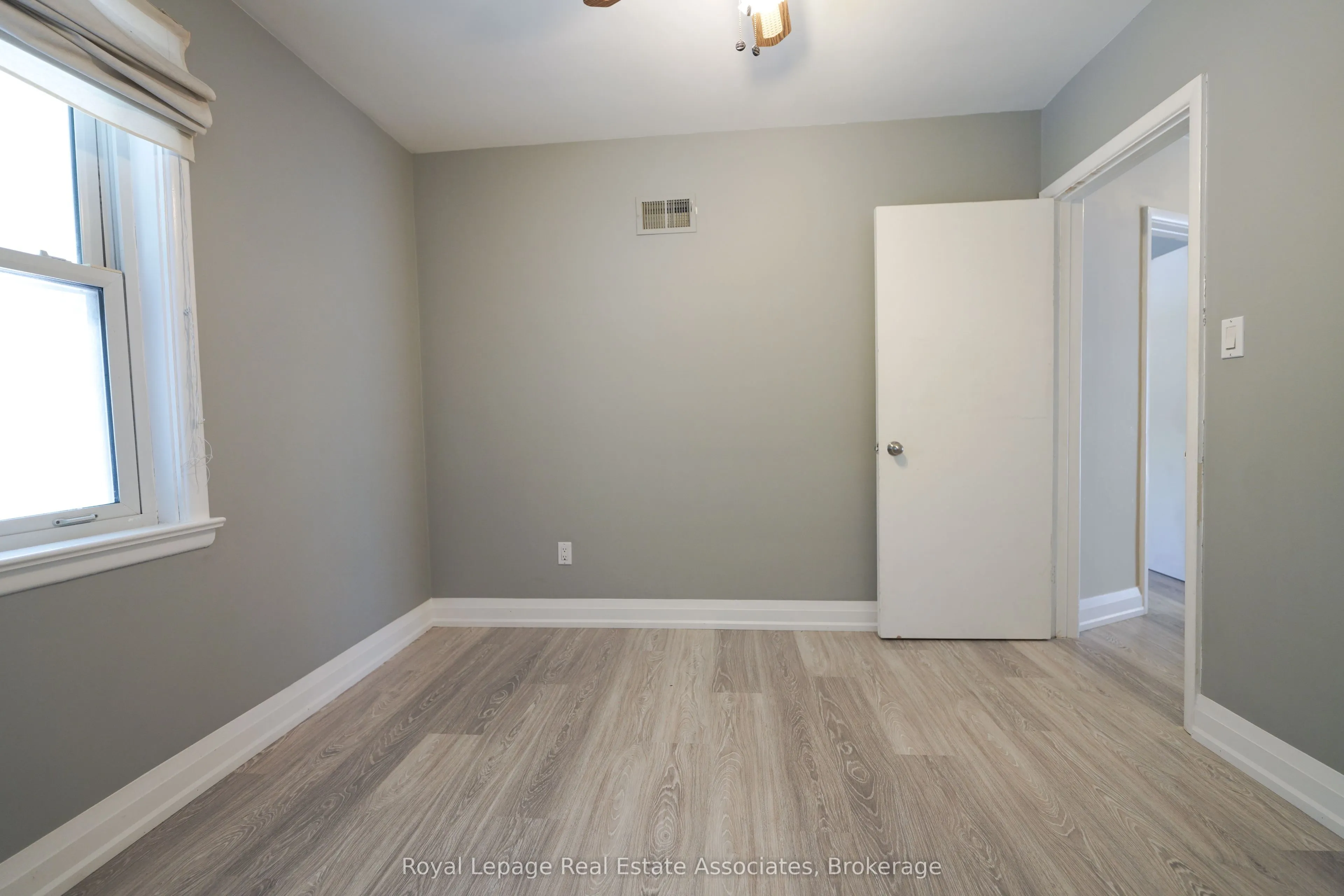 11 Mississauga Road N, #Upper