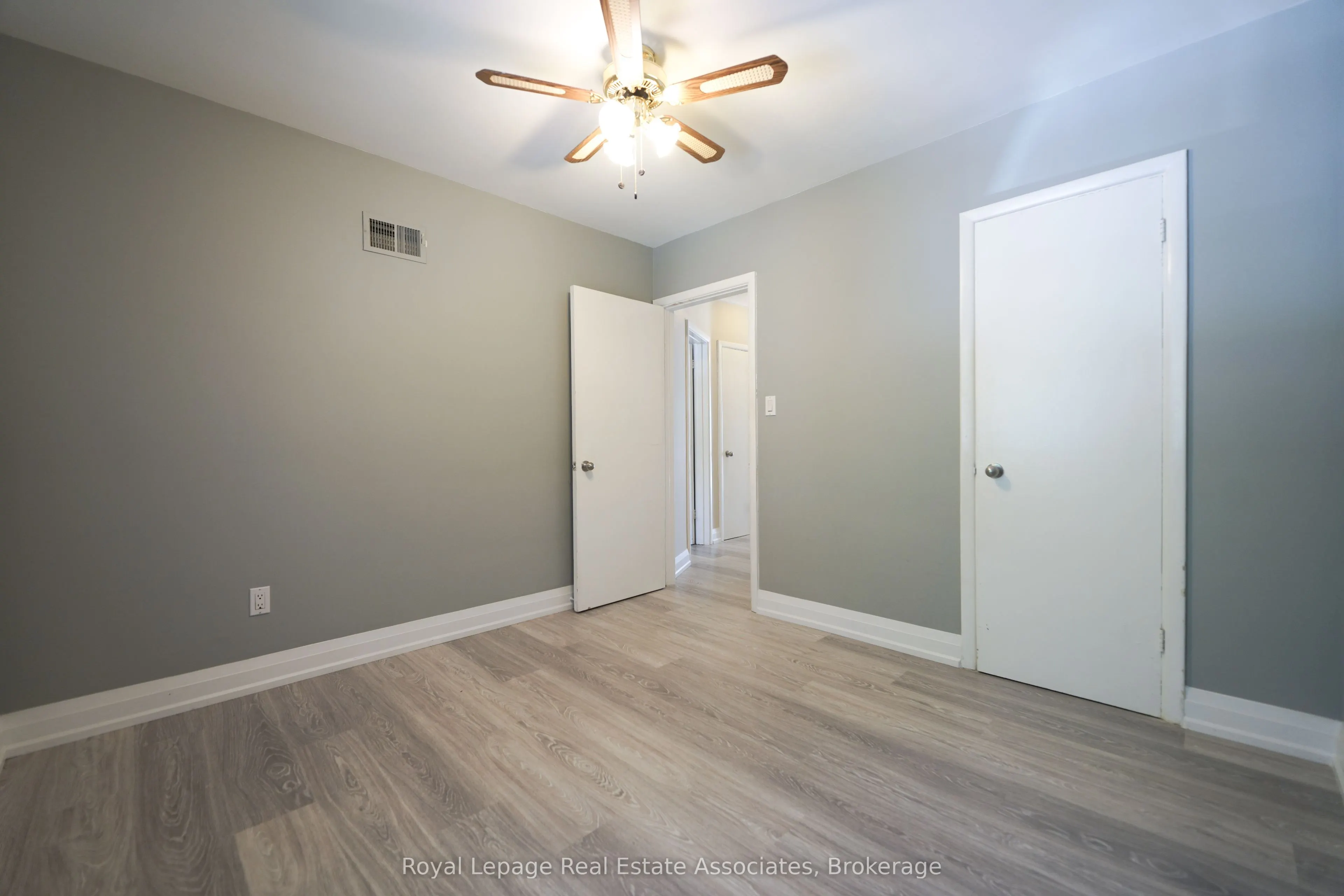 11 Mississauga Road N, #Upper