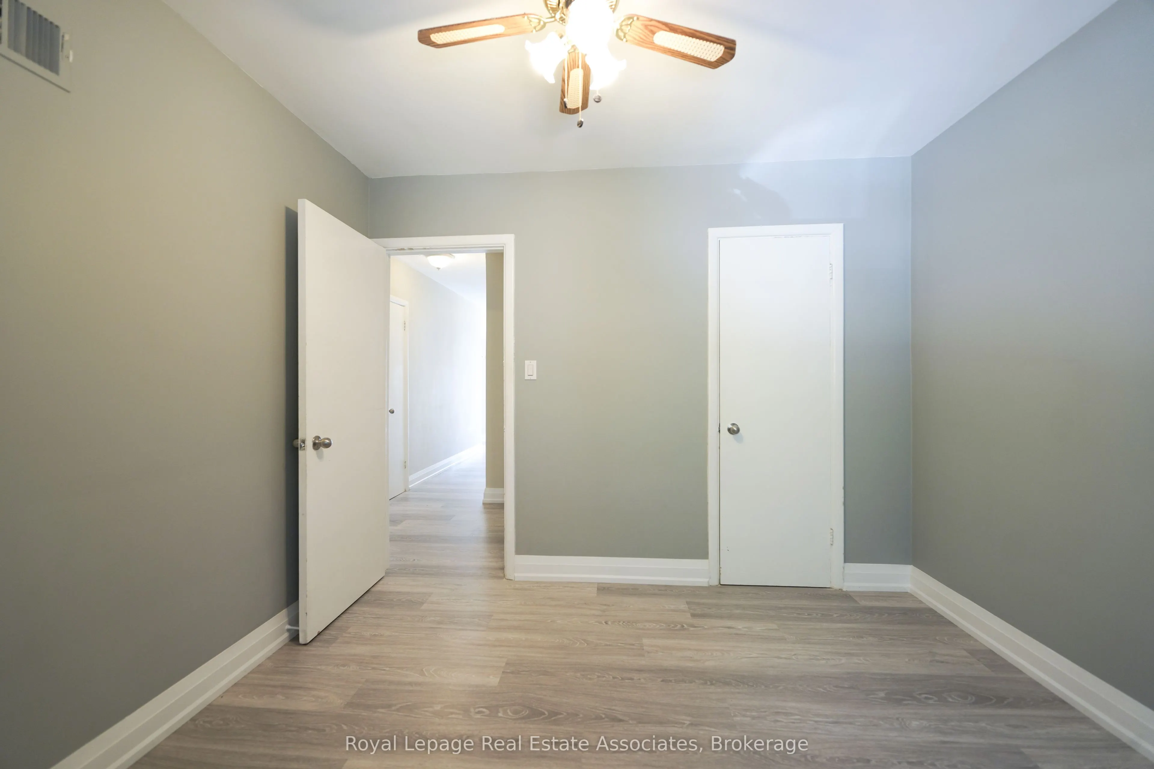 11 Mississauga Road N, #Upper