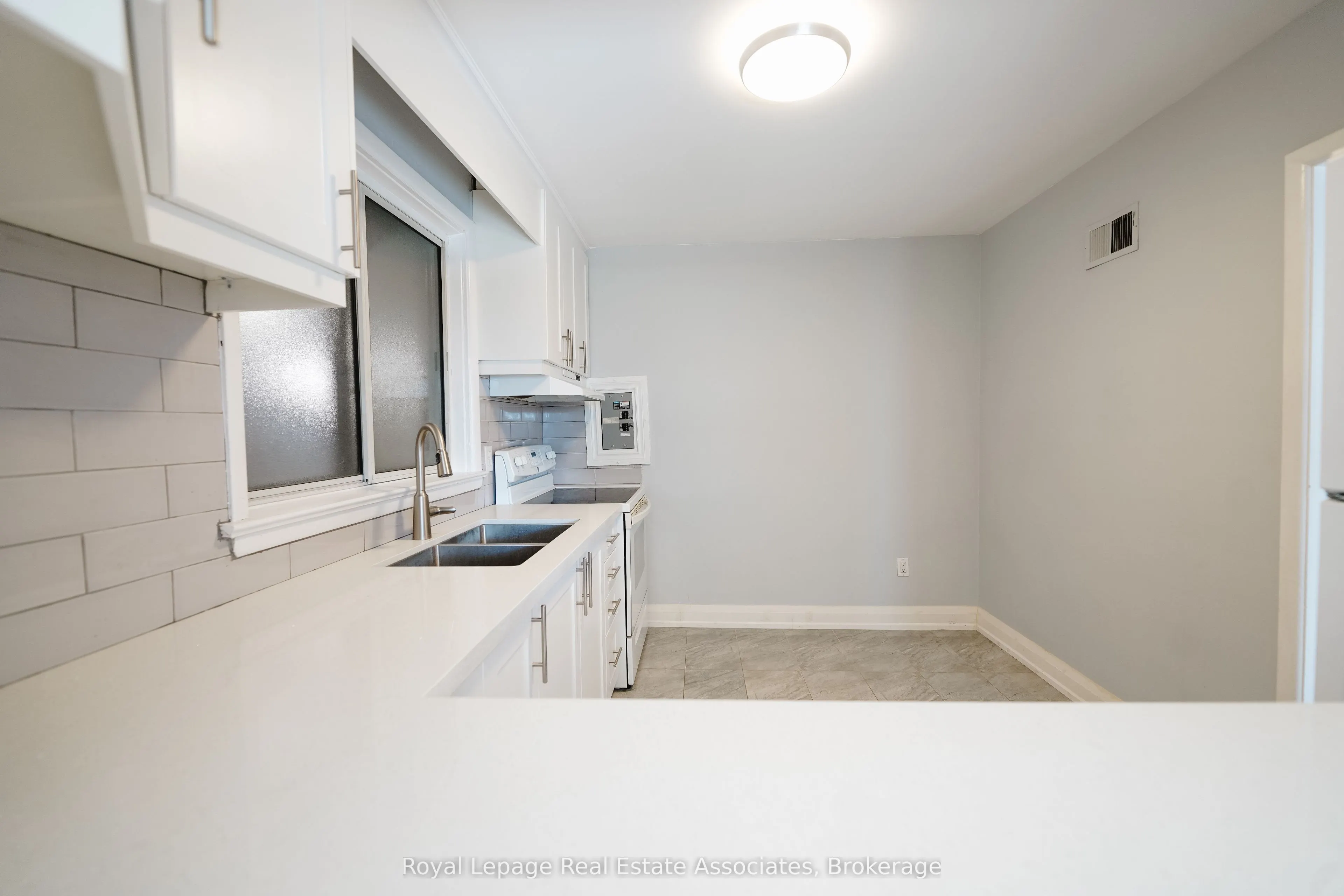 11 Mississauga Road N, #Upper