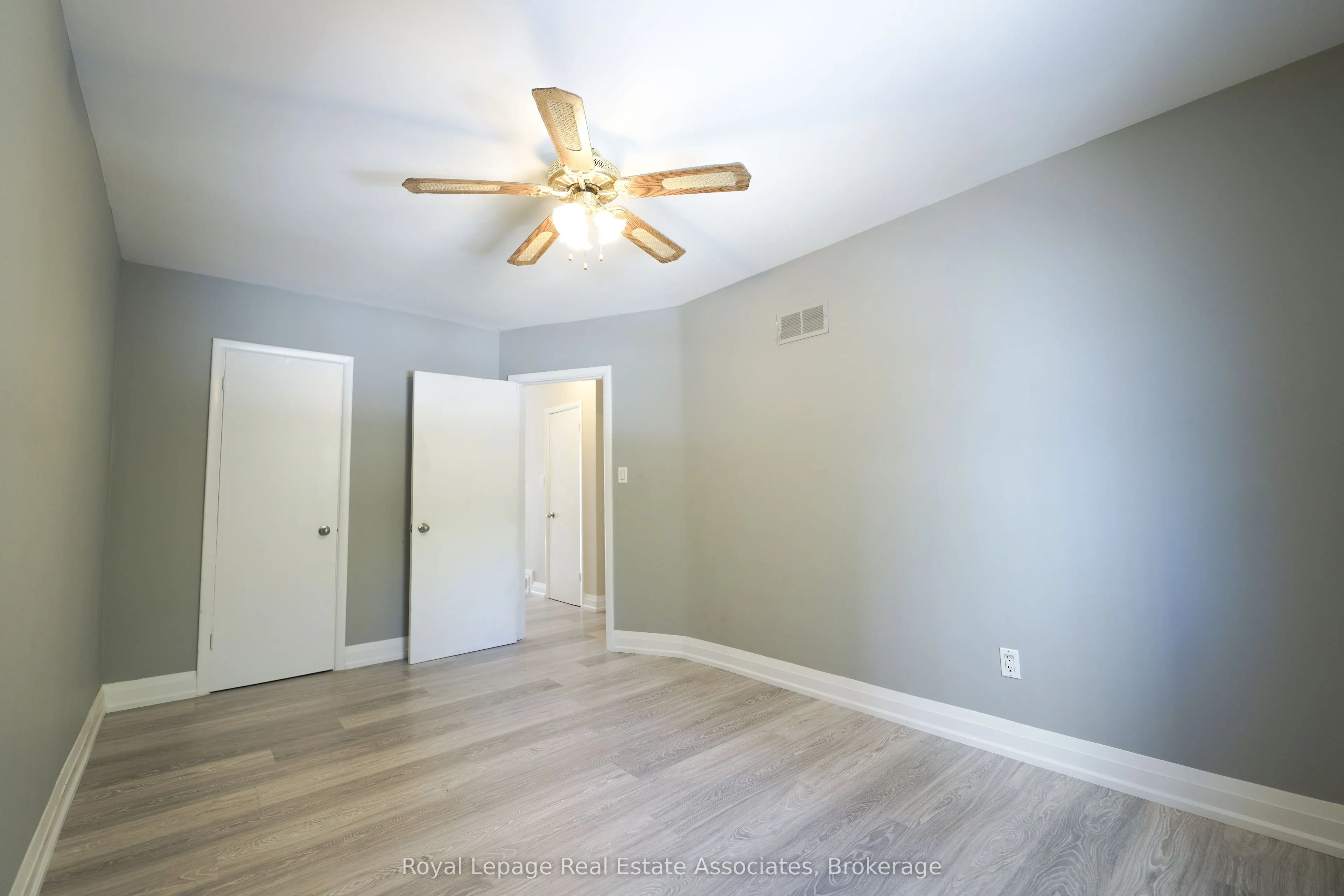 11 Mississauga Road N, #Upper