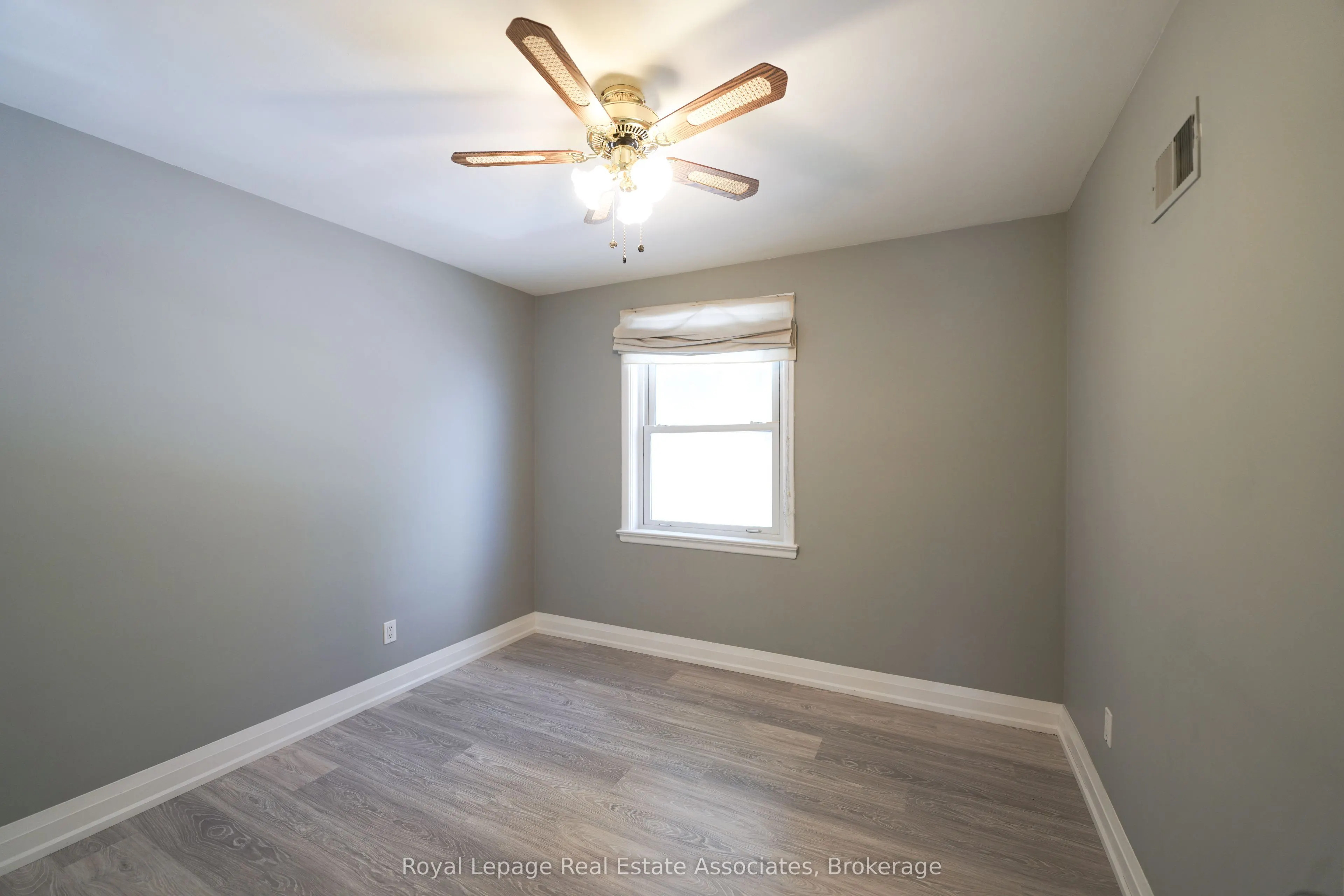 11 Mississauga Road N, #Upper