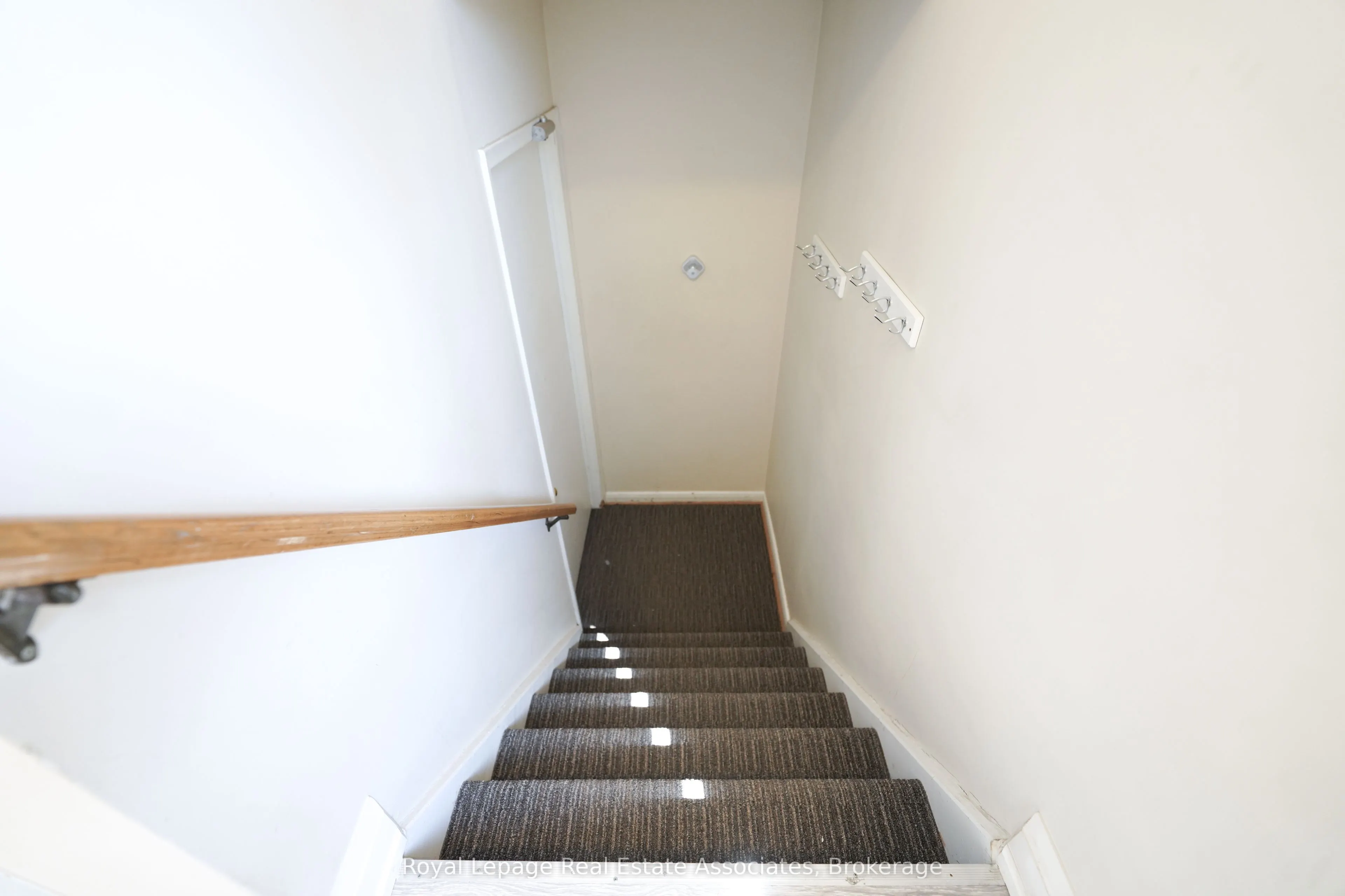 11 Mississauga Road N, #Upper