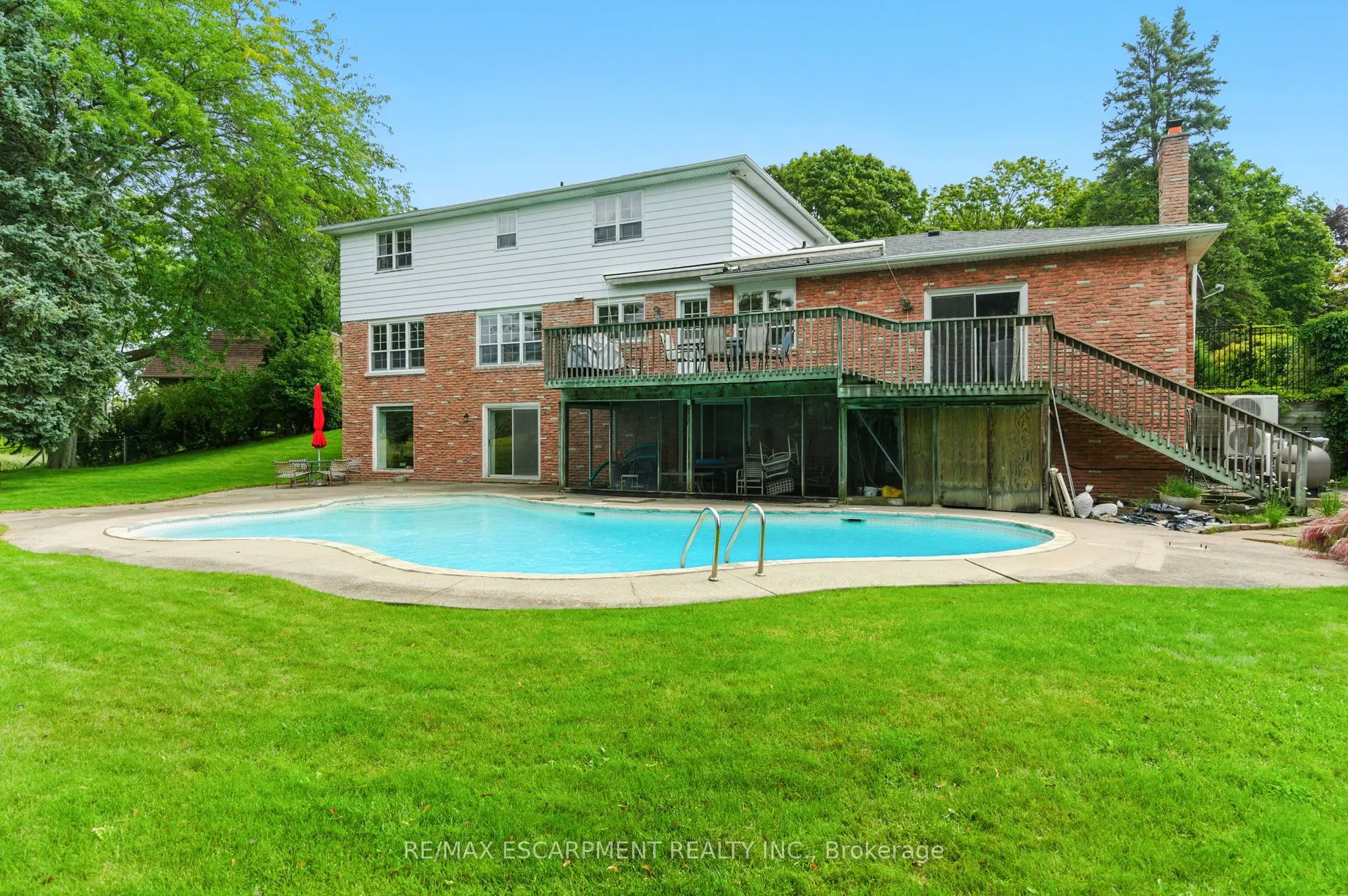 1401 Captain Court