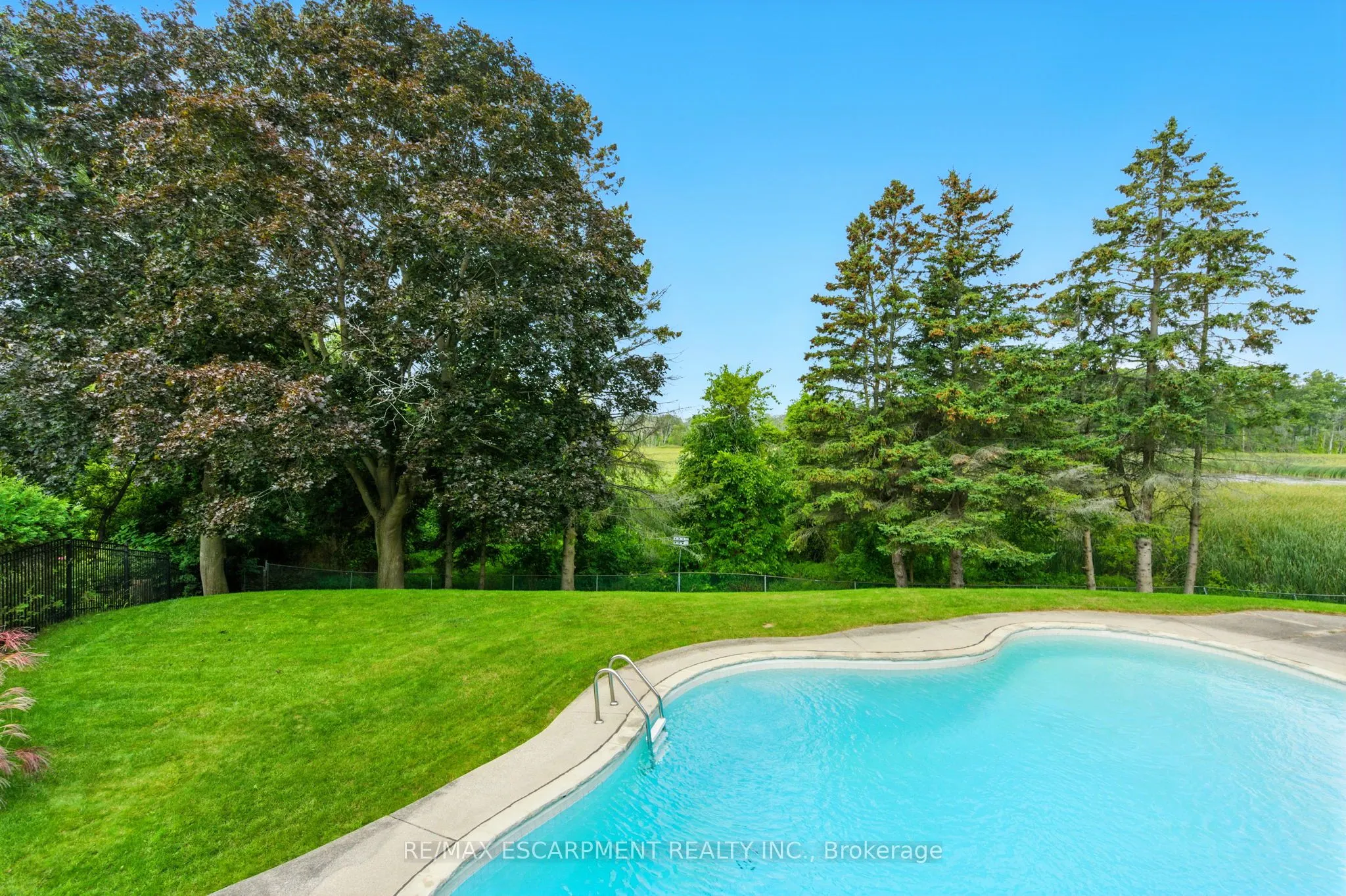 1401 Captain Court