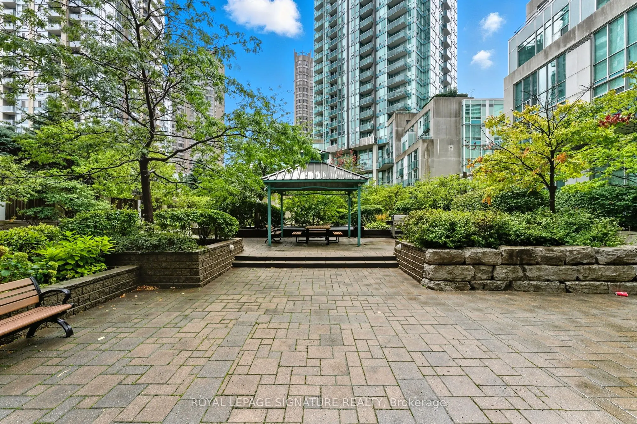 220 Burnhamthorpe Road W, #2702