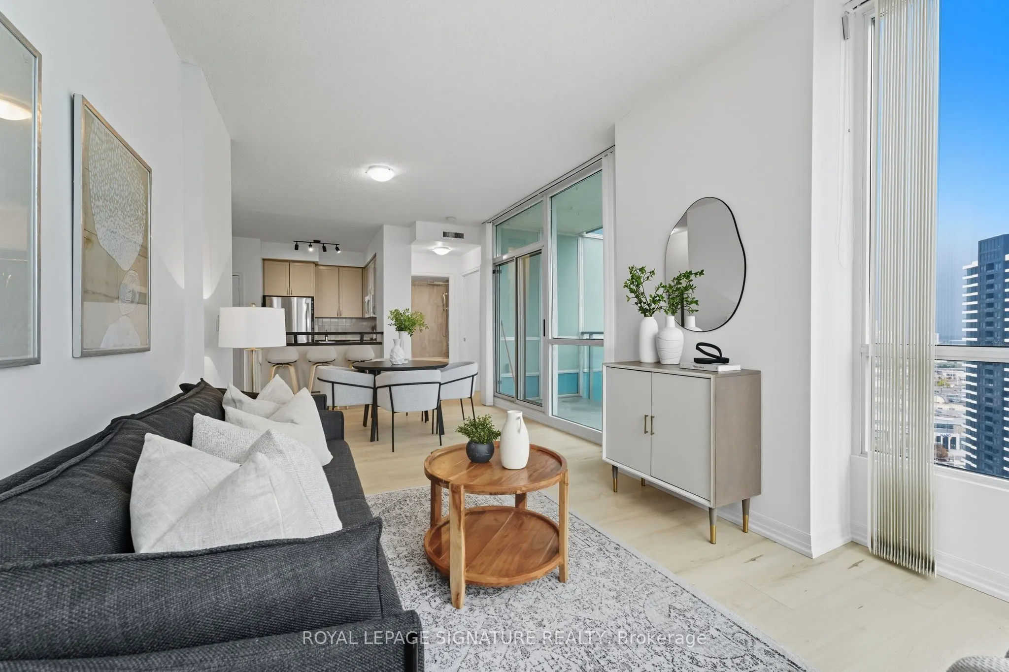 220 Burnhamthorpe Road W, #2702