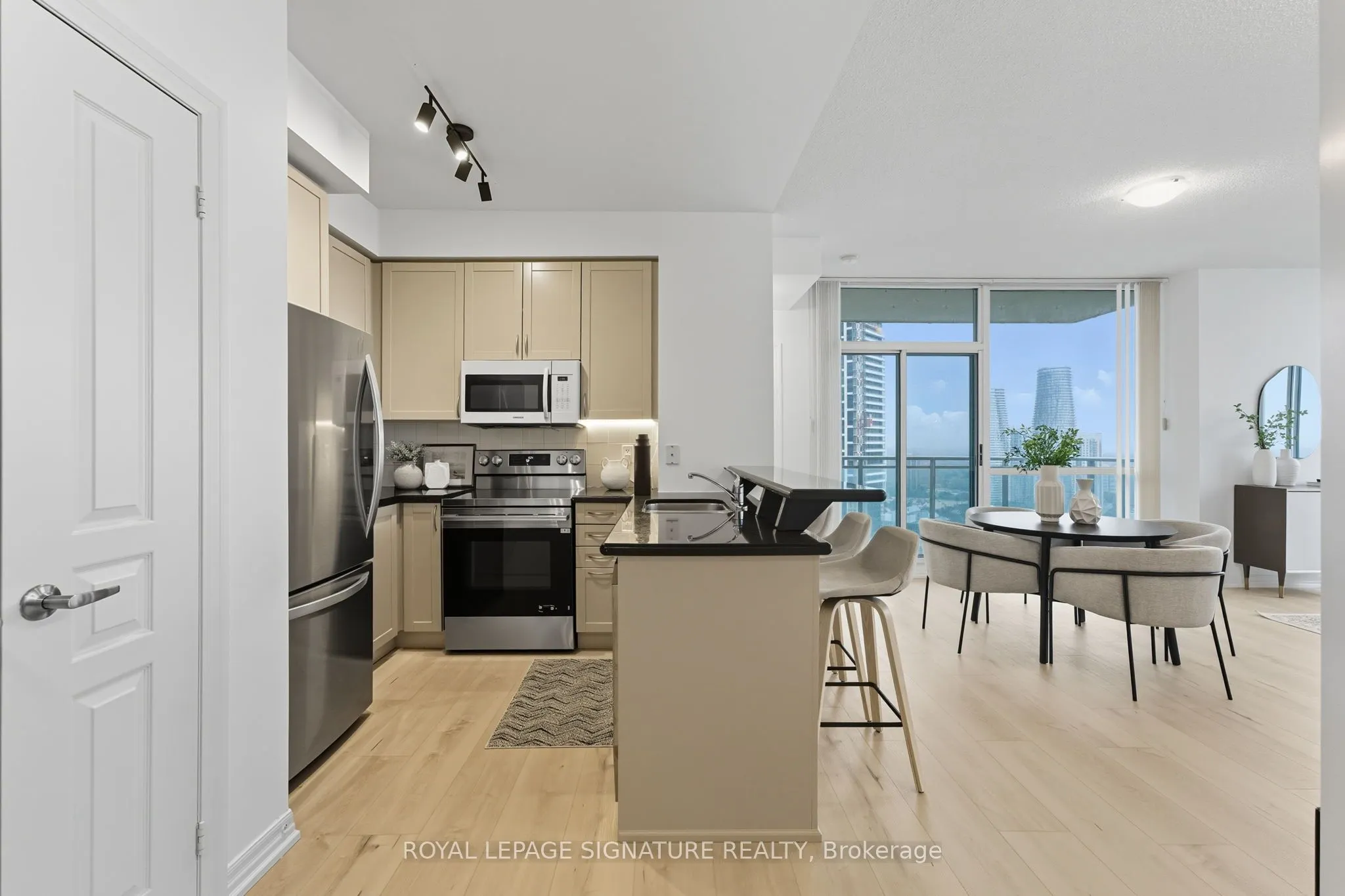 220 Burnhamthorpe Road W, #2702