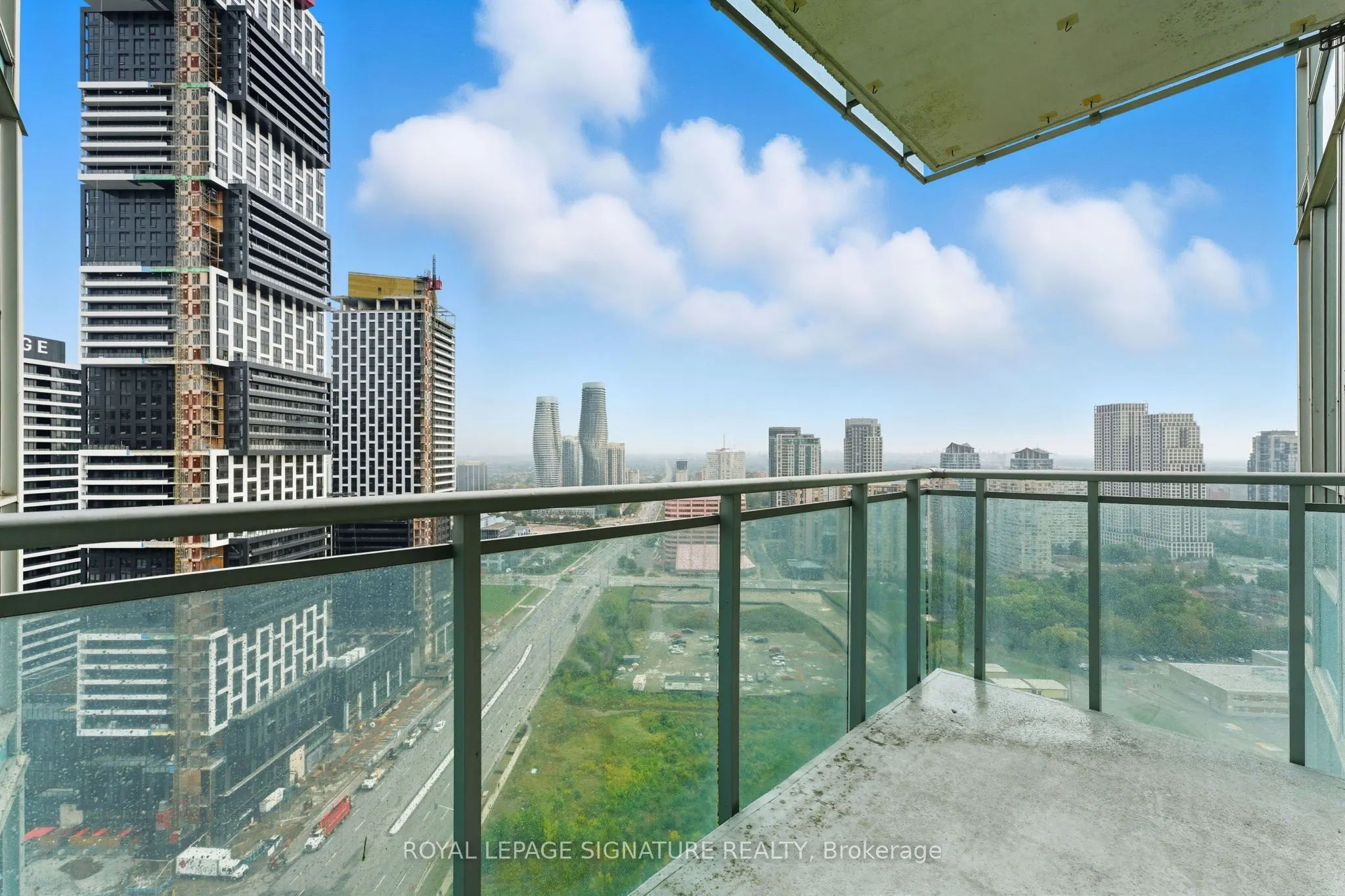 220 Burnhamthorpe Road W, #2702