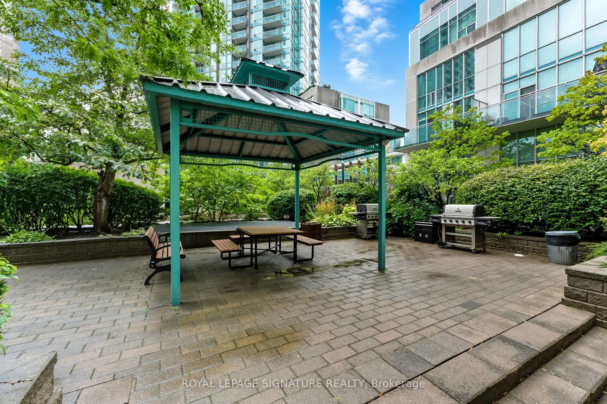220 Burnhamthorpe Road W, #2702