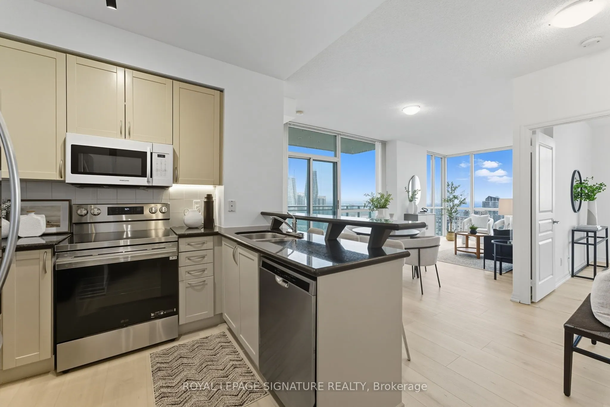 220 Burnhamthorpe Road W, #2702
