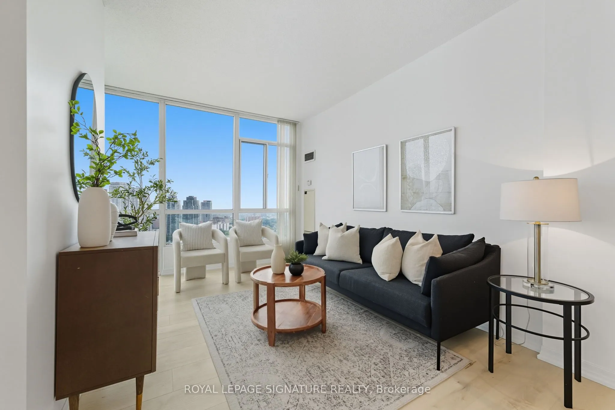 220 Burnhamthorpe Road W, #2702