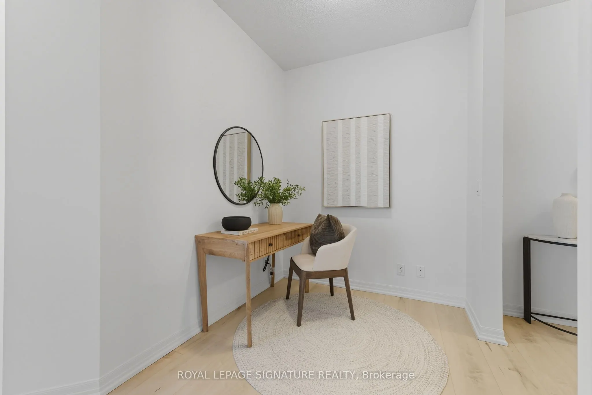 220 Burnhamthorpe Road W, #2702