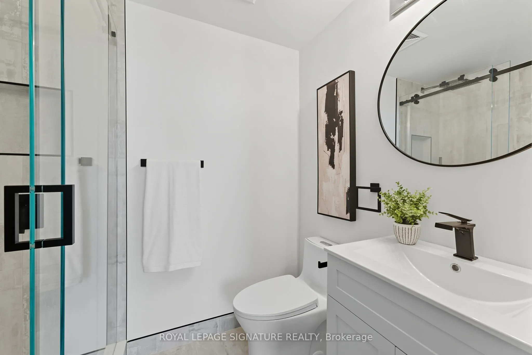 220 Burnhamthorpe Road W, #2702