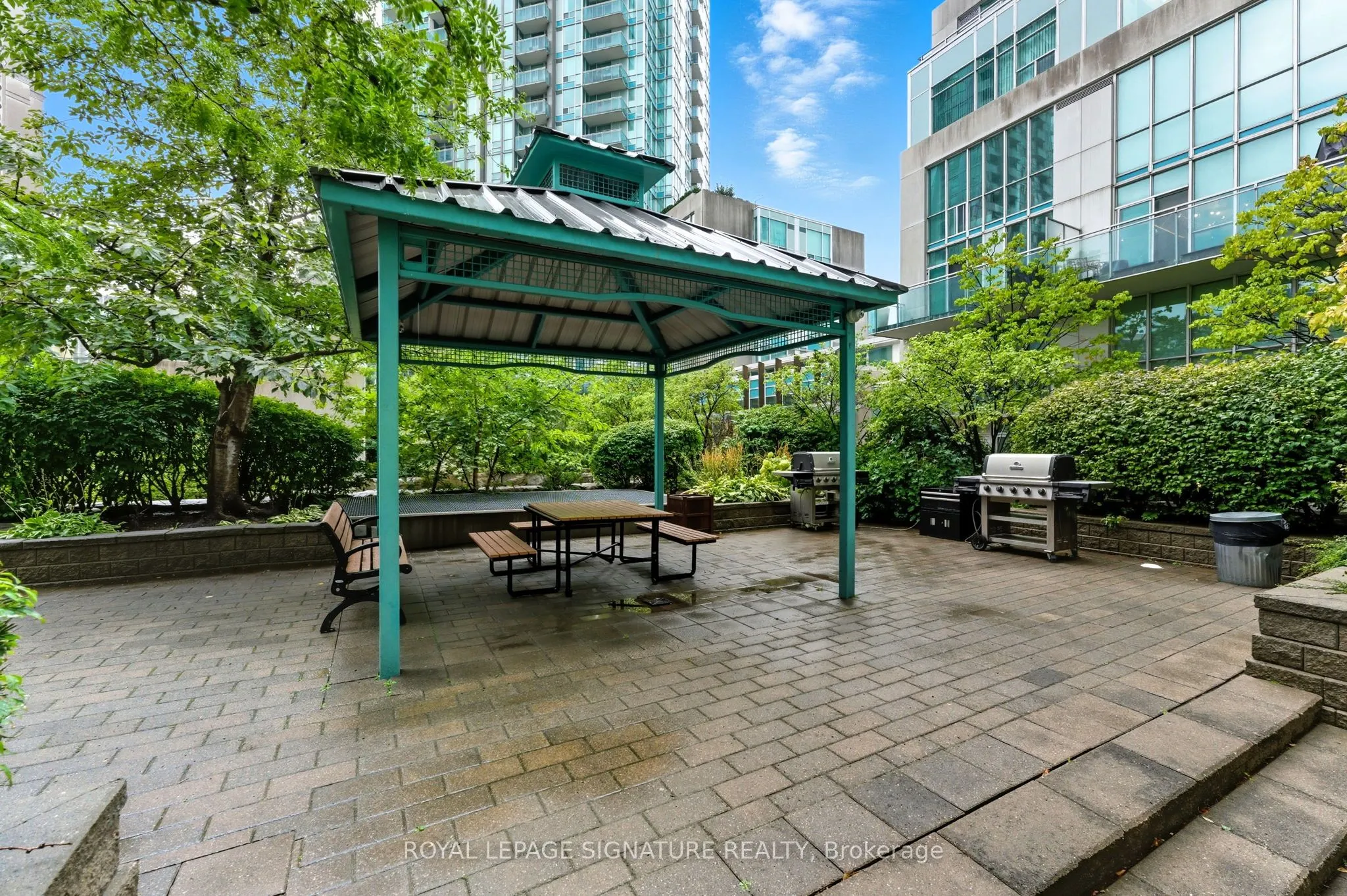 220 Burnhamthorpe Road W, #2702
