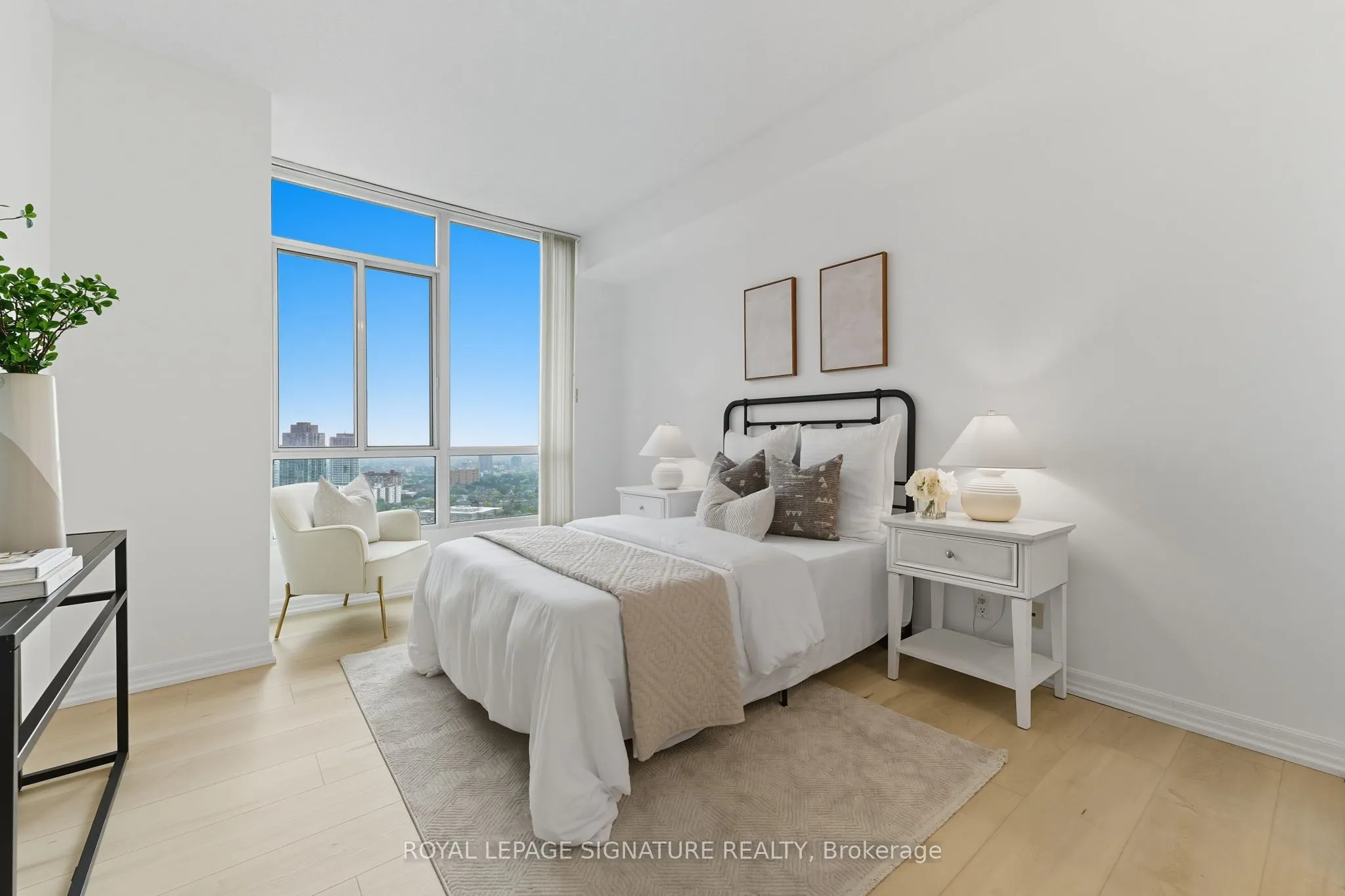 220 Burnhamthorpe Road W, #2702