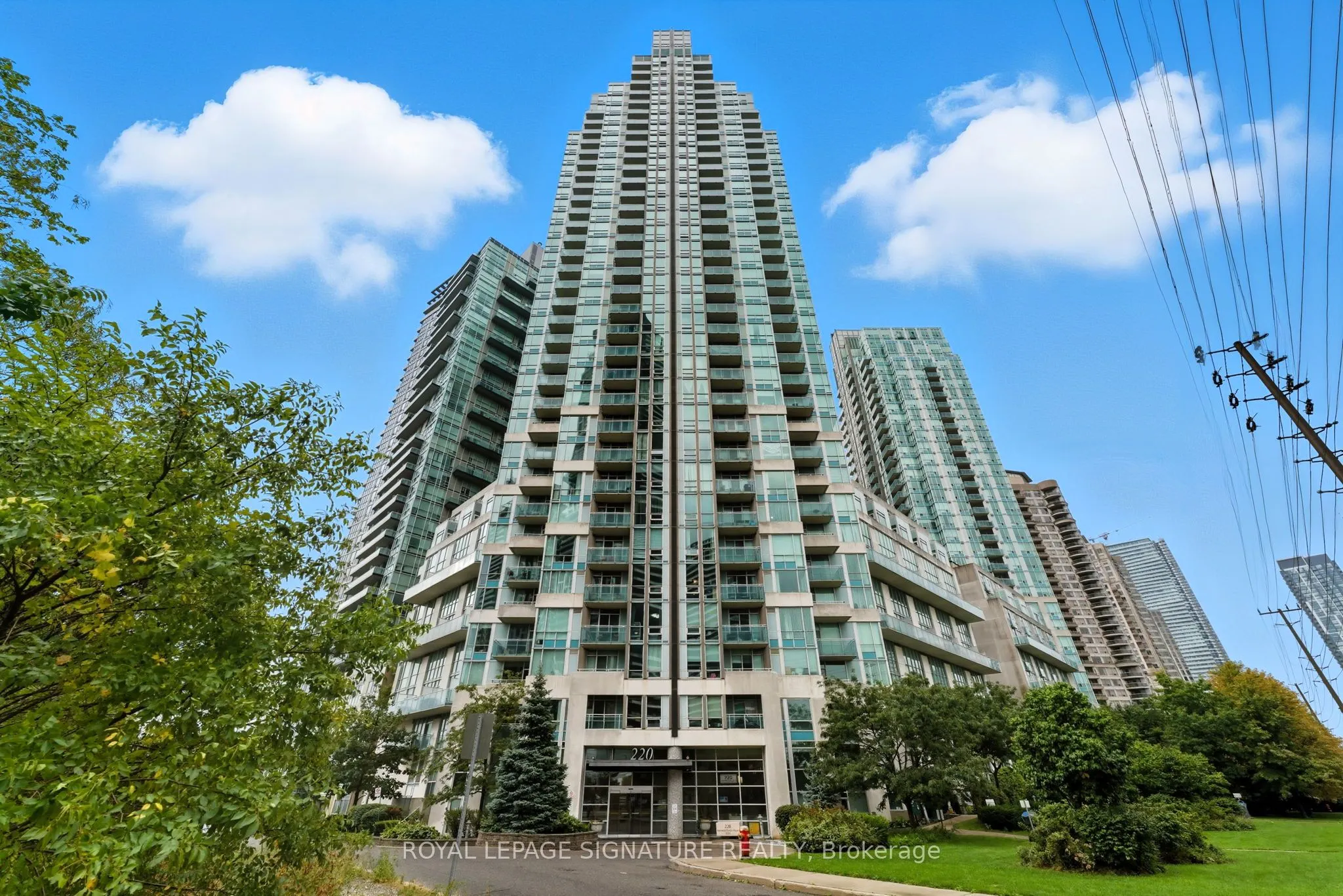 220 Burnhamthorpe Road W, #2702