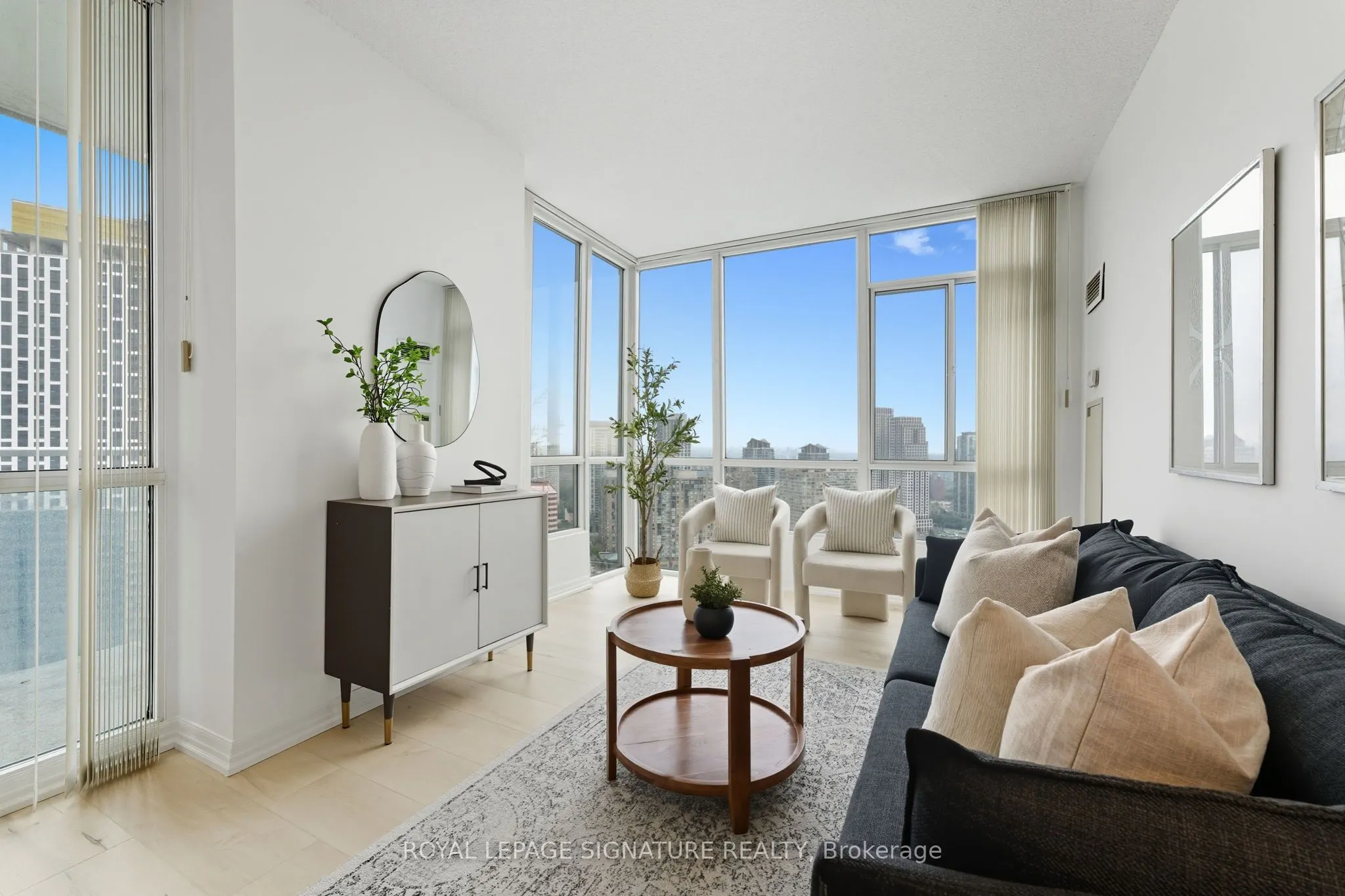 220 Burnhamthorpe Road W, #2702