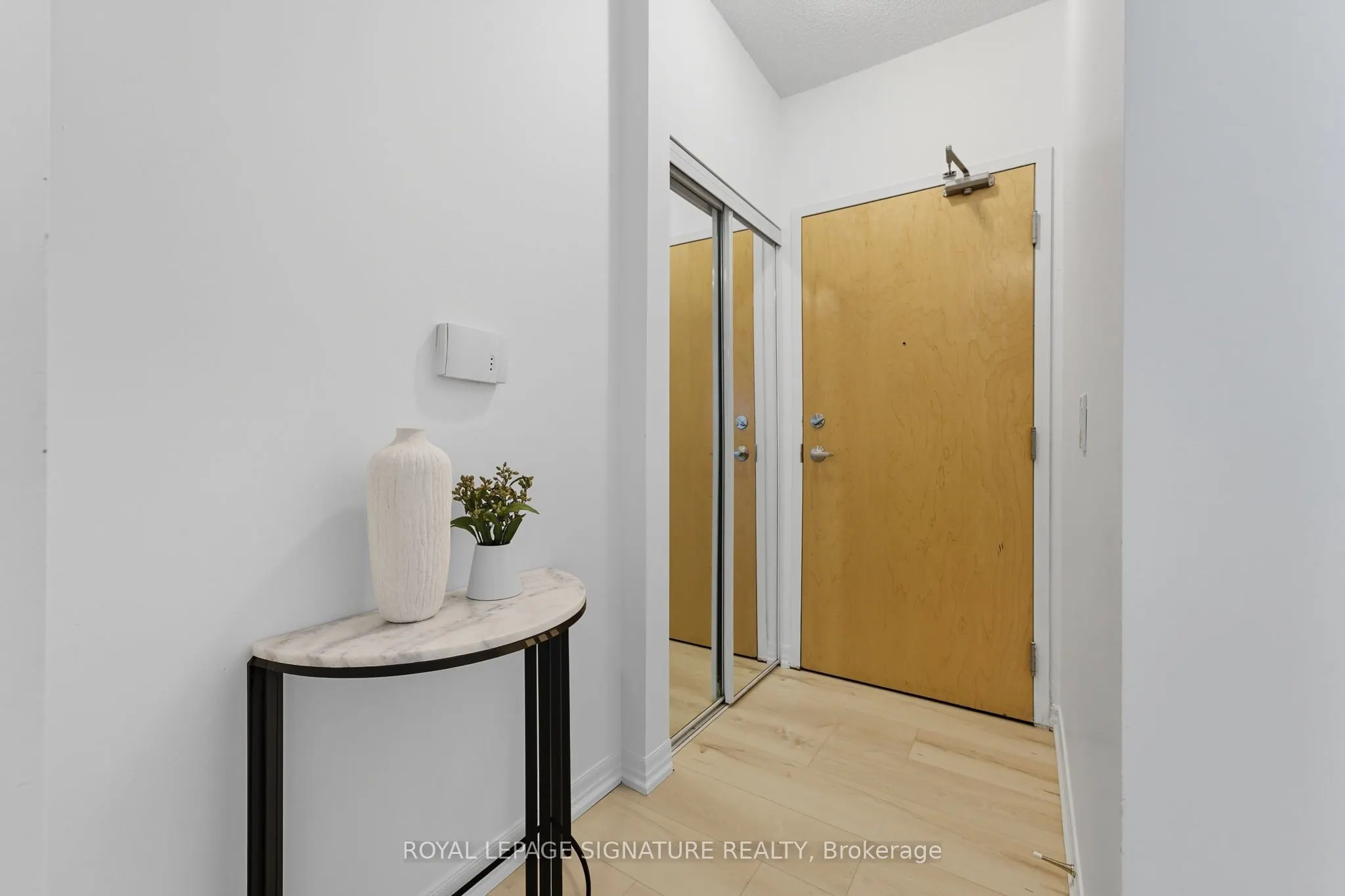 220 Burnhamthorpe Road W, #2702