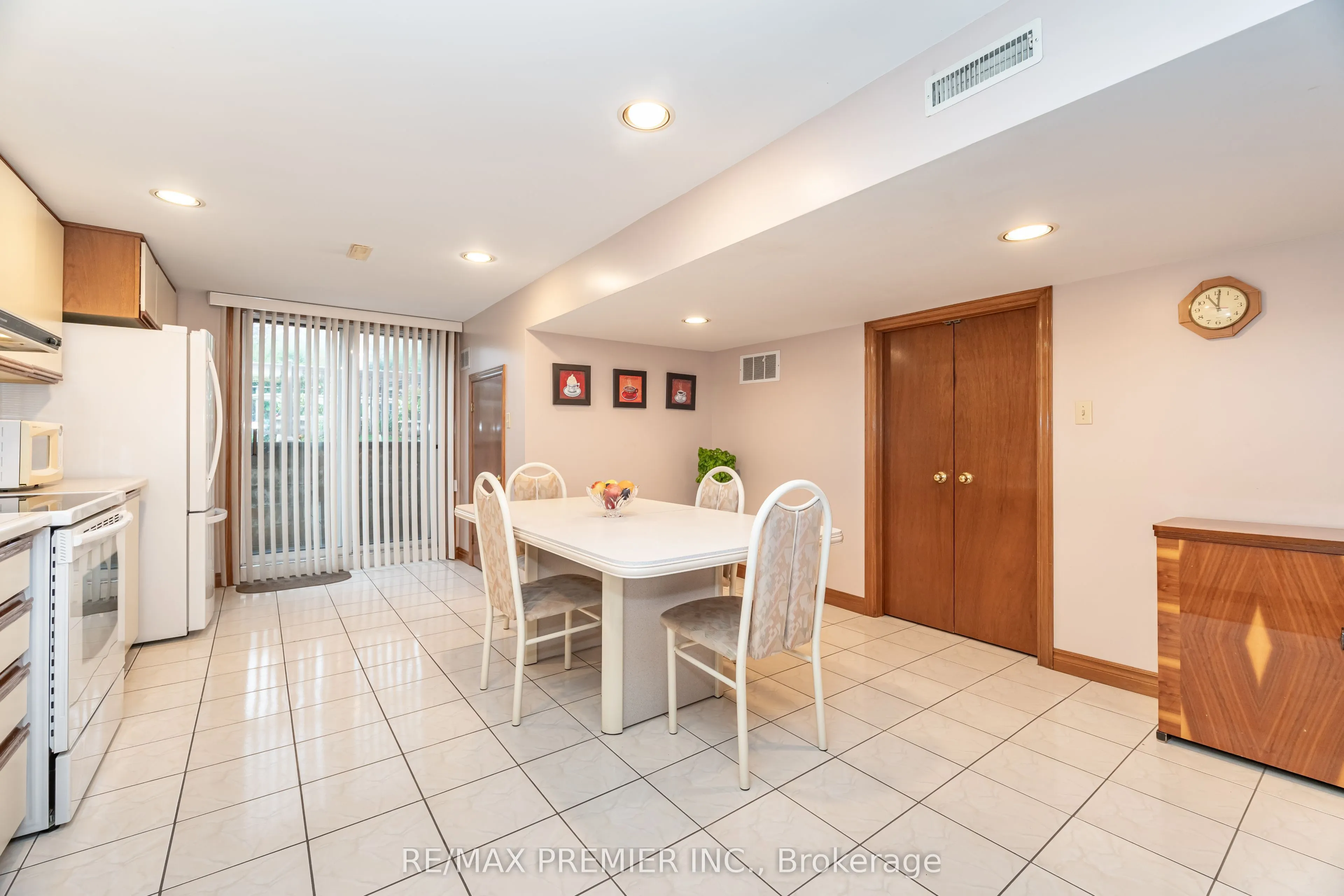 30 Dellbrook Crescent