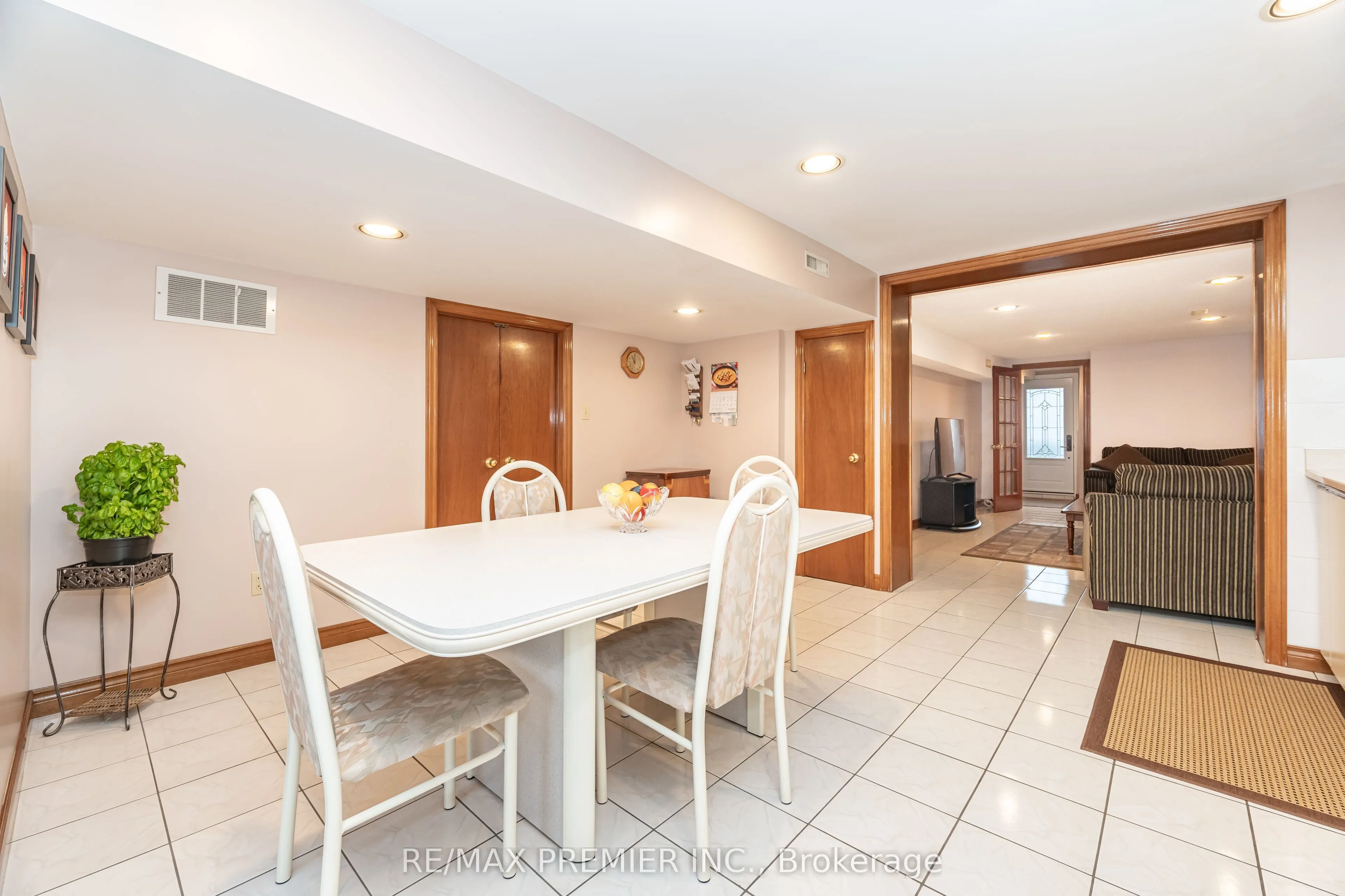 30 Dellbrook Crescent