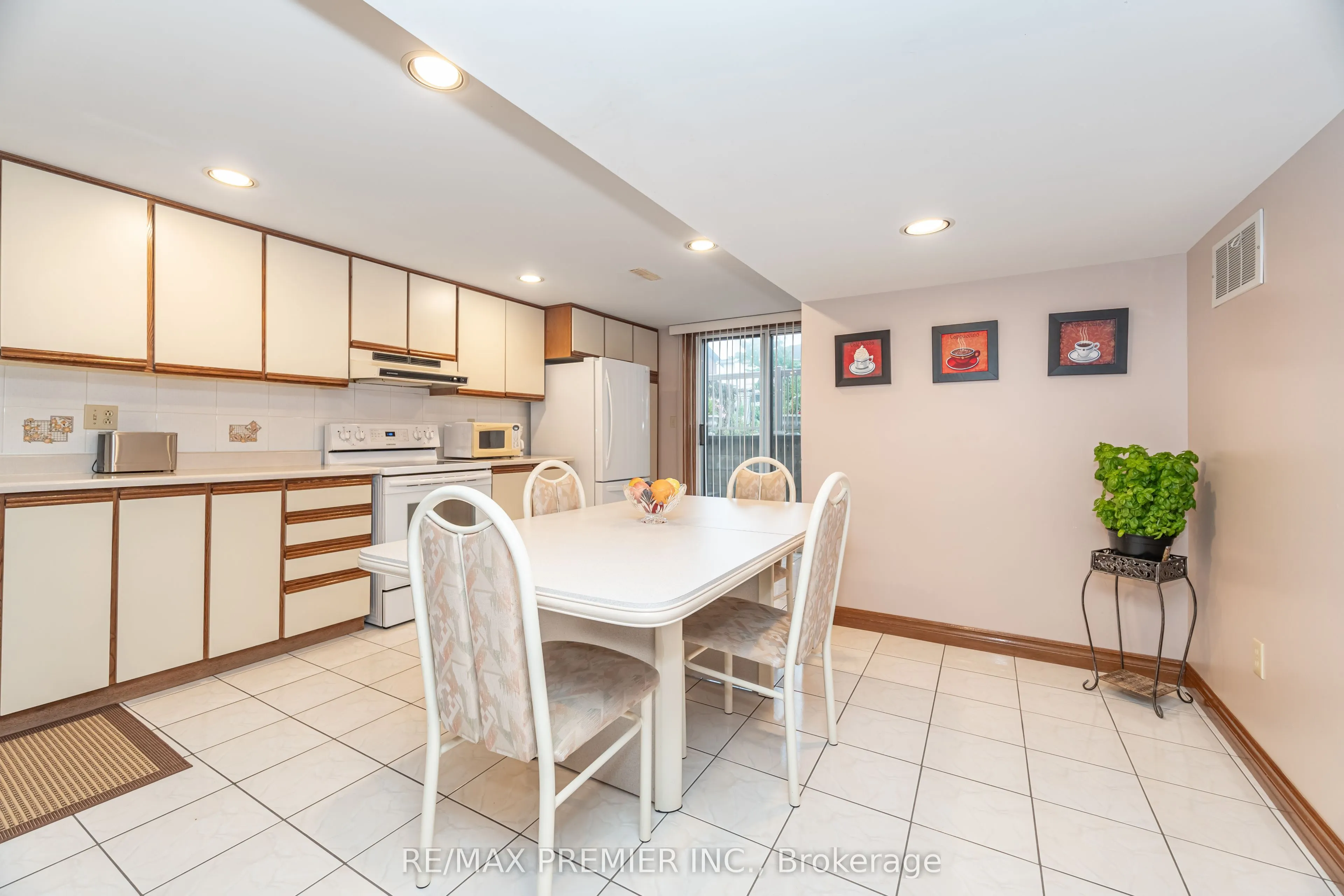 30 Dellbrook Crescent