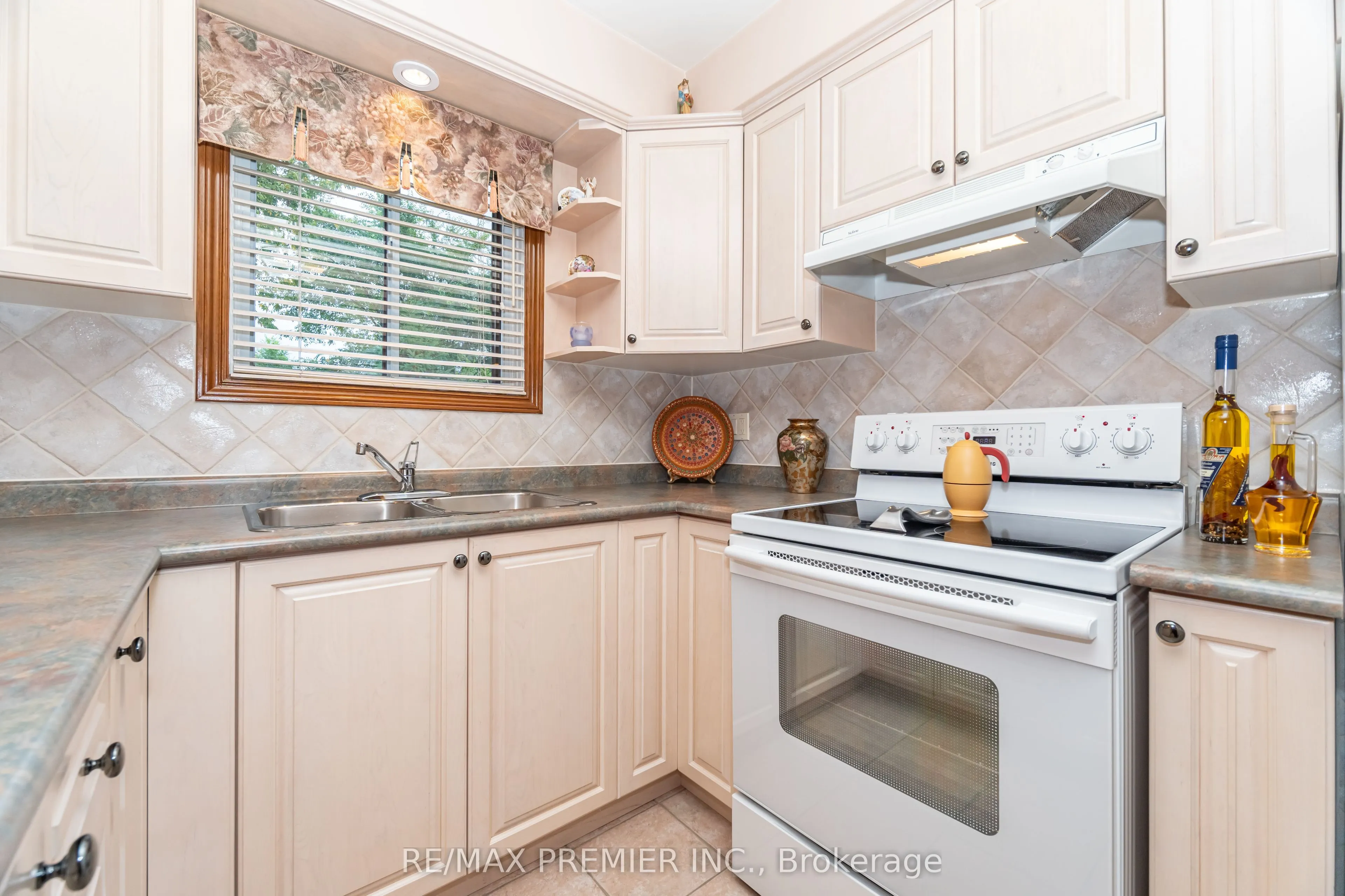 30 Dellbrook Crescent