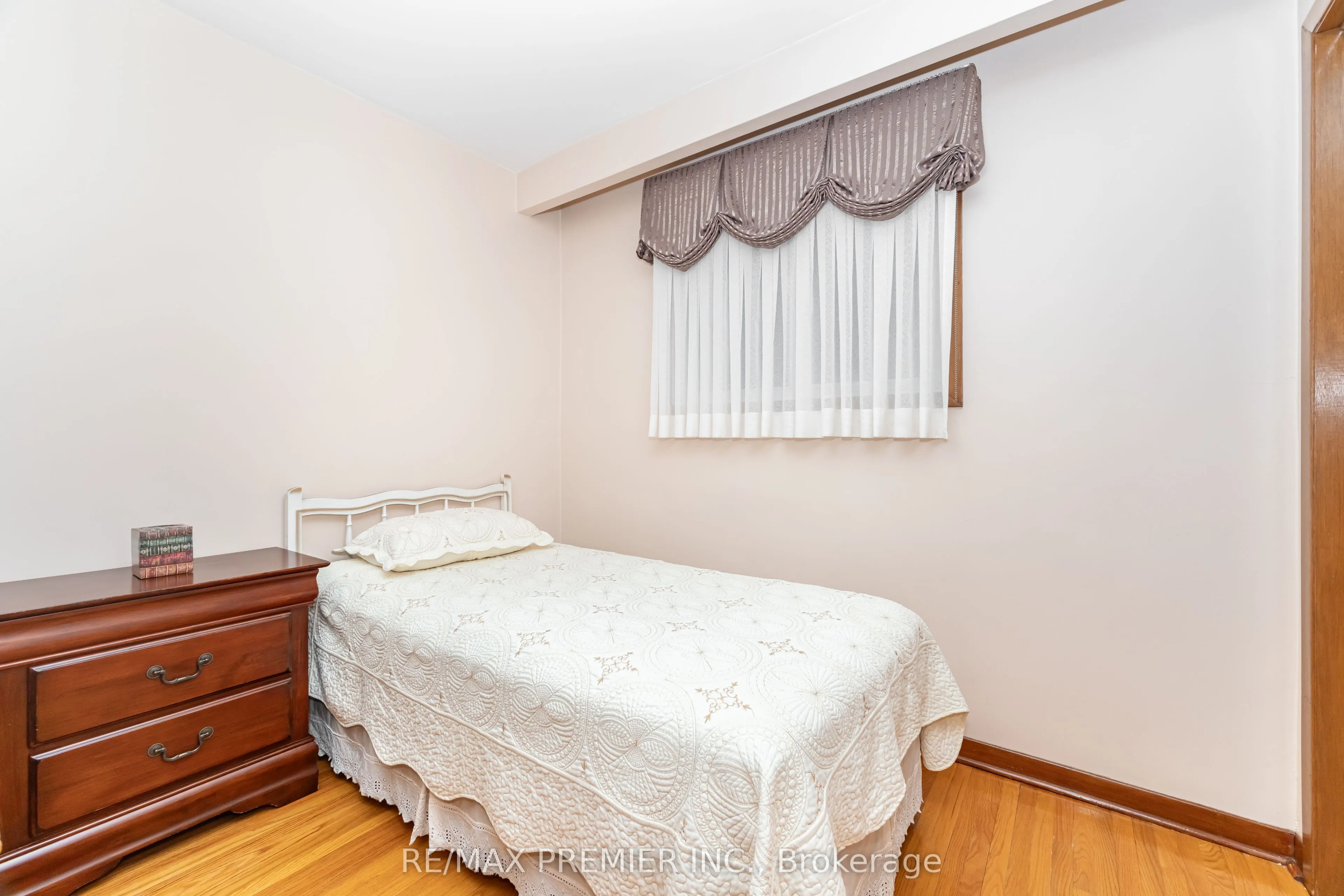30 Dellbrook Crescent