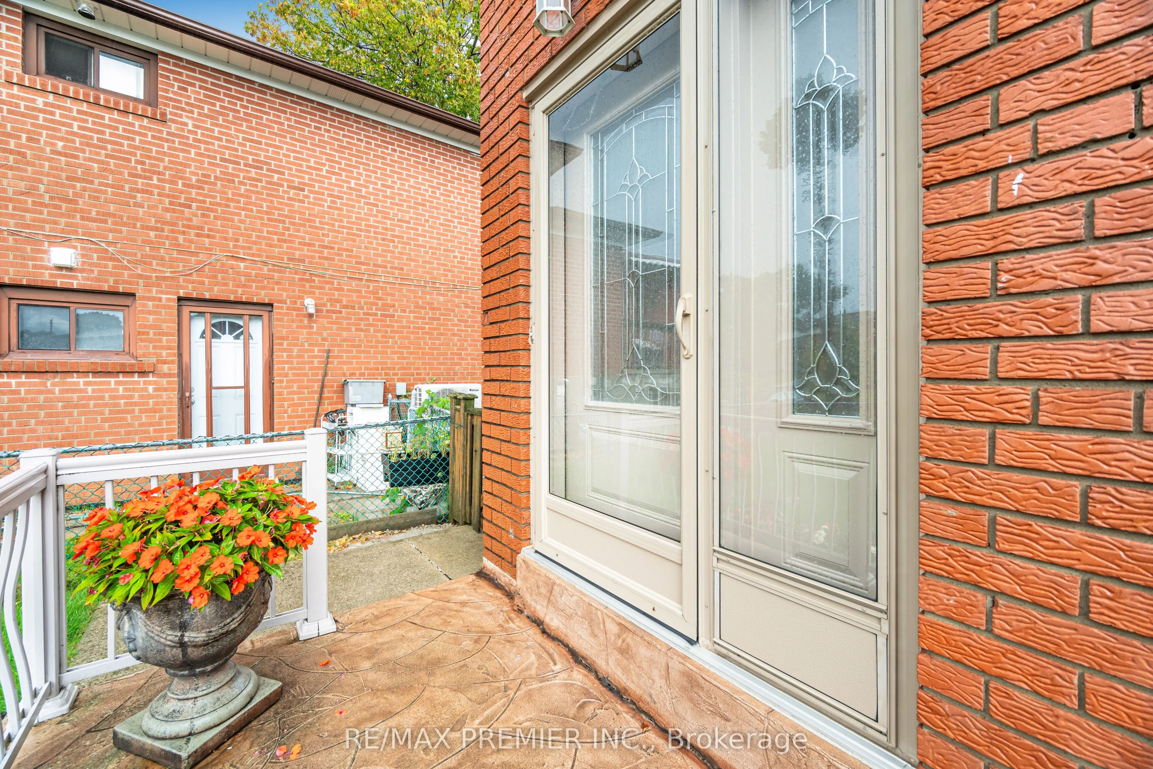 30 Dellbrook Crescent
