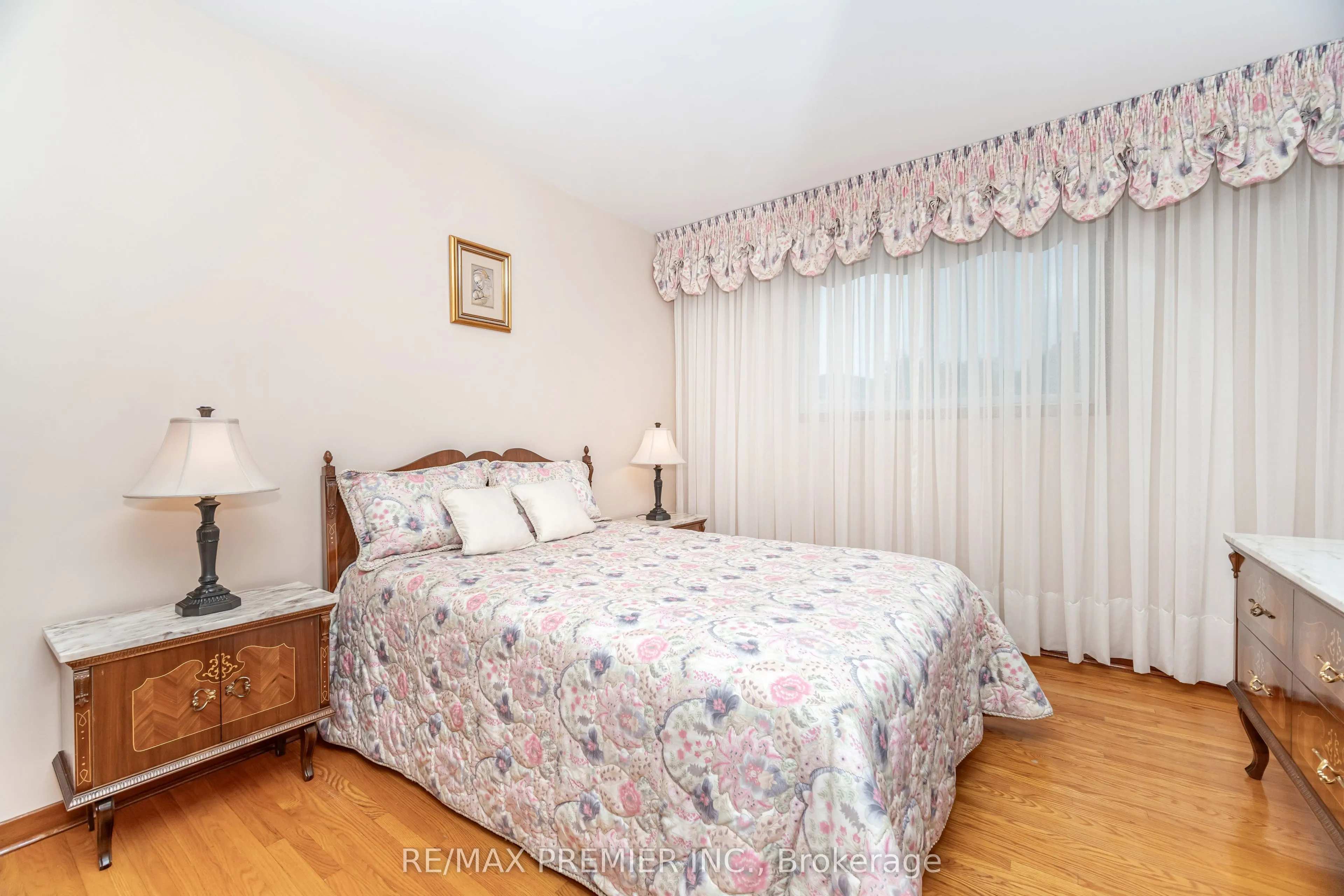 30 Dellbrook Crescent