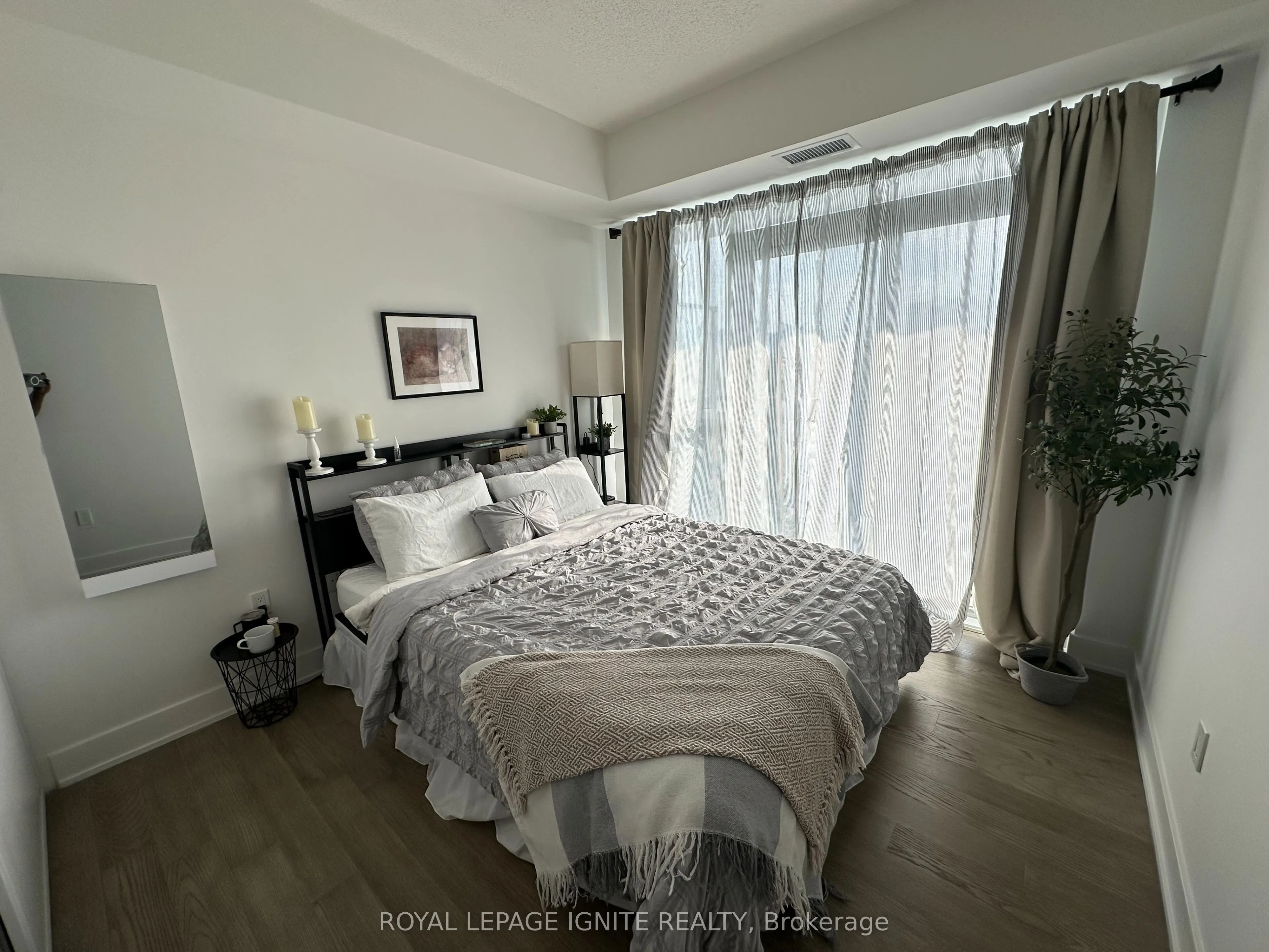 202 Burnhamthorpe Road E, #1903