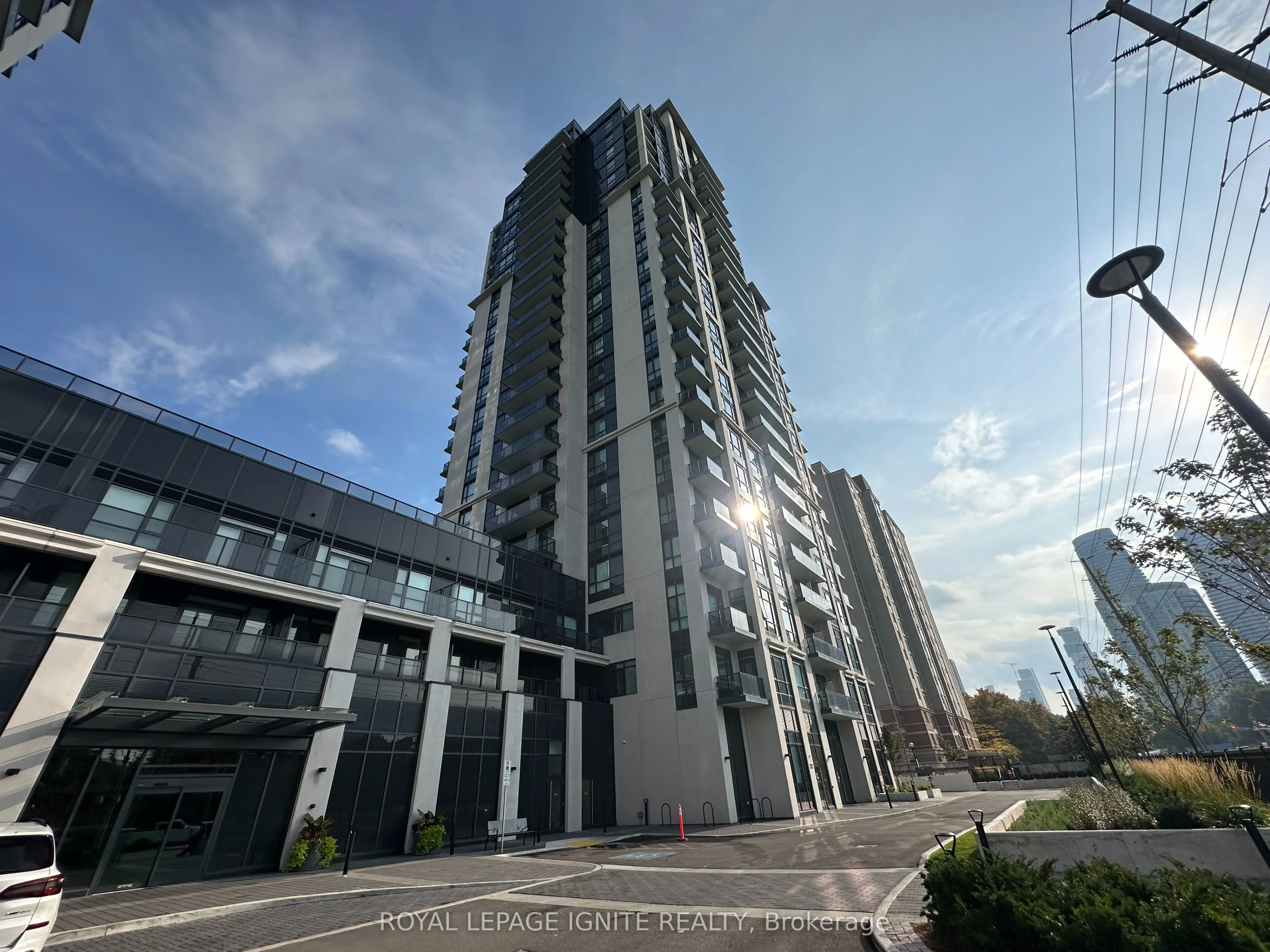 202 Burnhamthorpe Road E, #1903