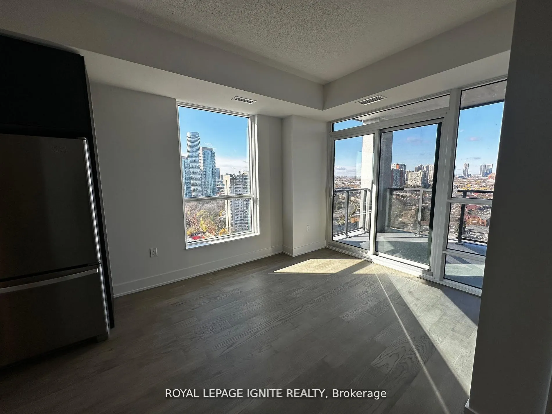 202 Burnhamthorpe Road E, #1903