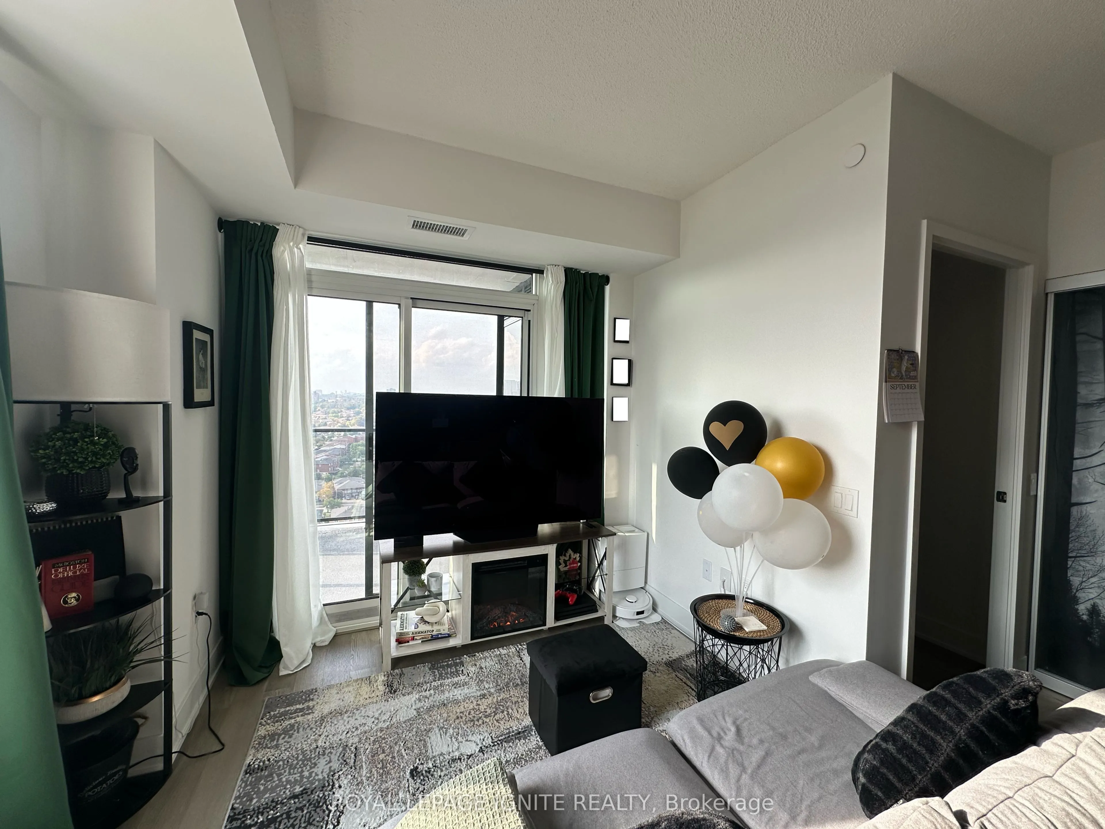 202 Burnhamthorpe Road E, #1903