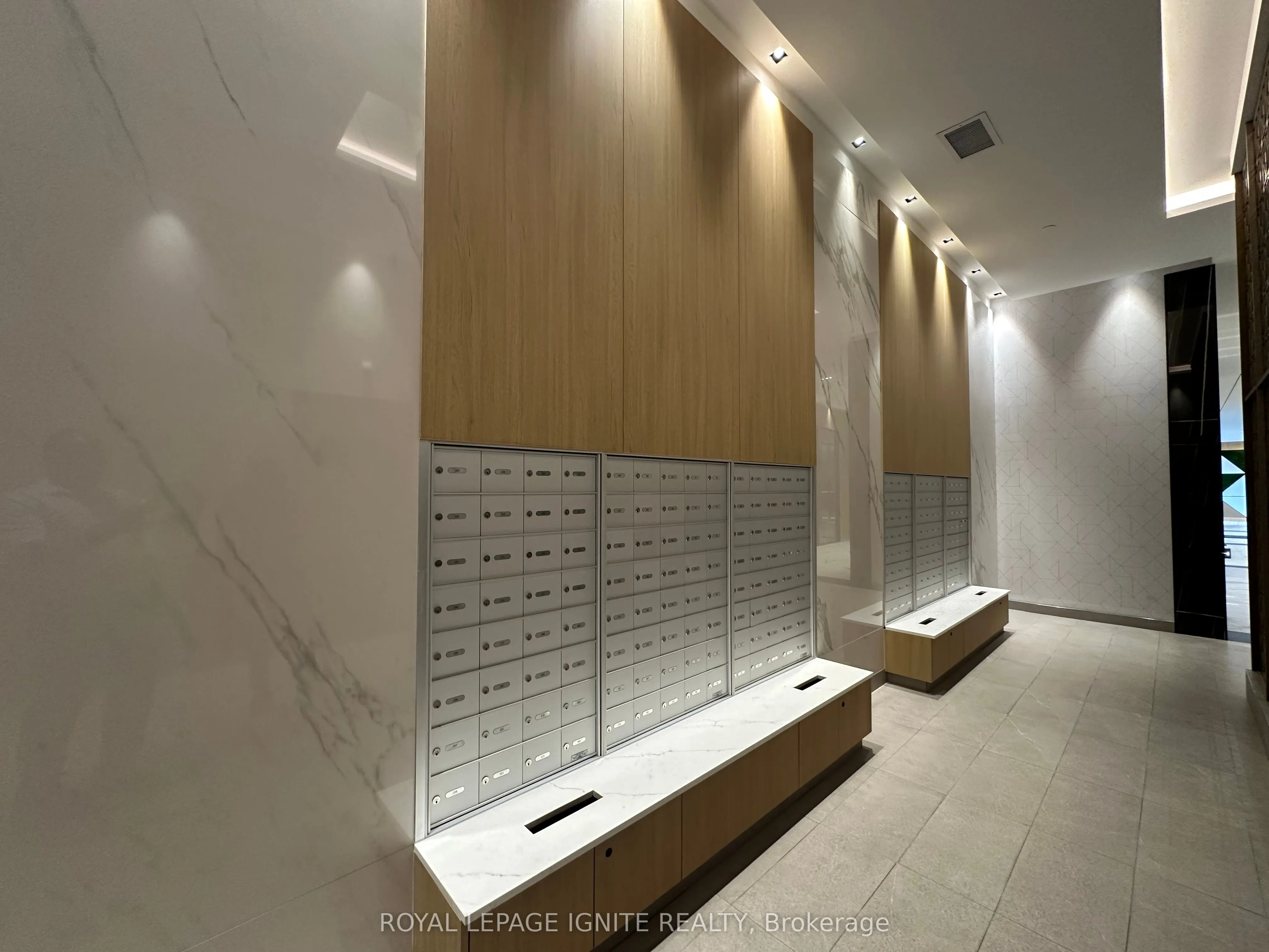 202 Burnhamthorpe Road E, #1903
