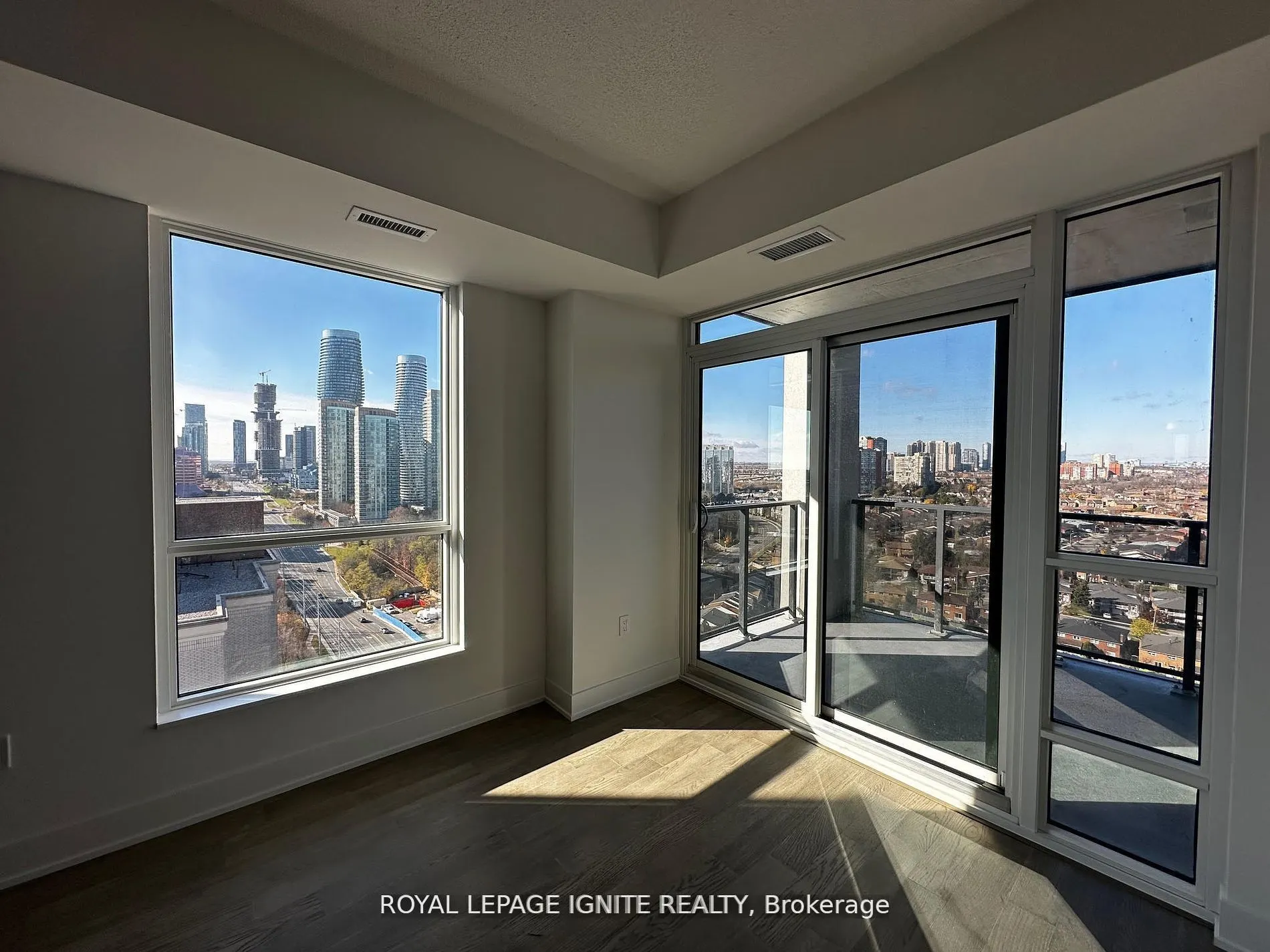 202 Burnhamthorpe Road E, #1903