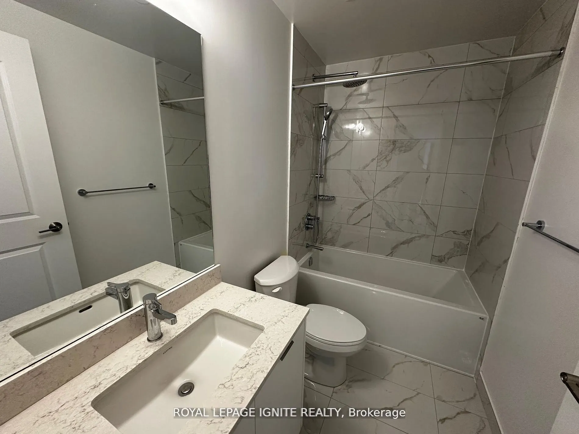 202 Burnhamthorpe Road E, #1903