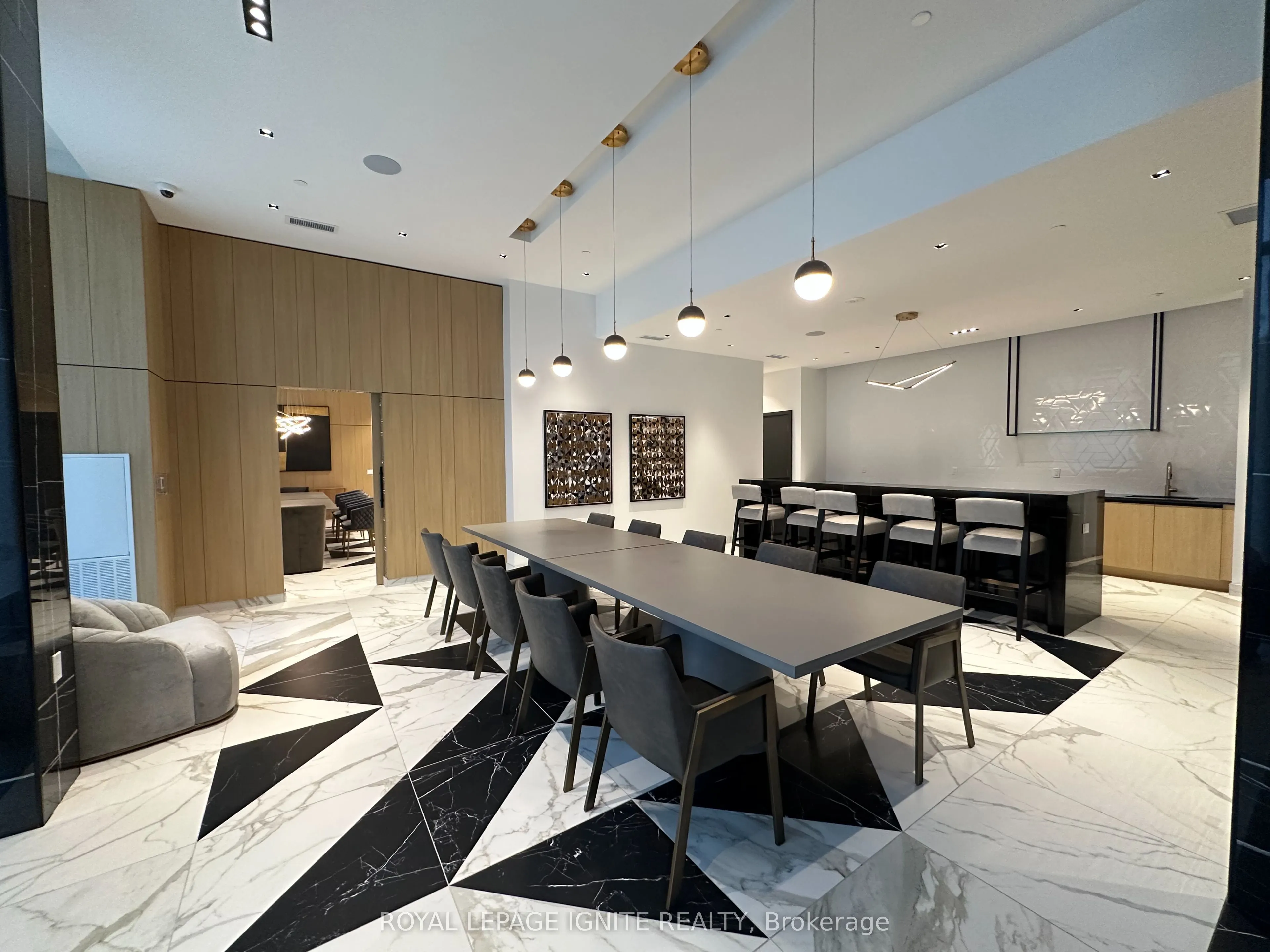 202 Burnhamthorpe Road E, #1903