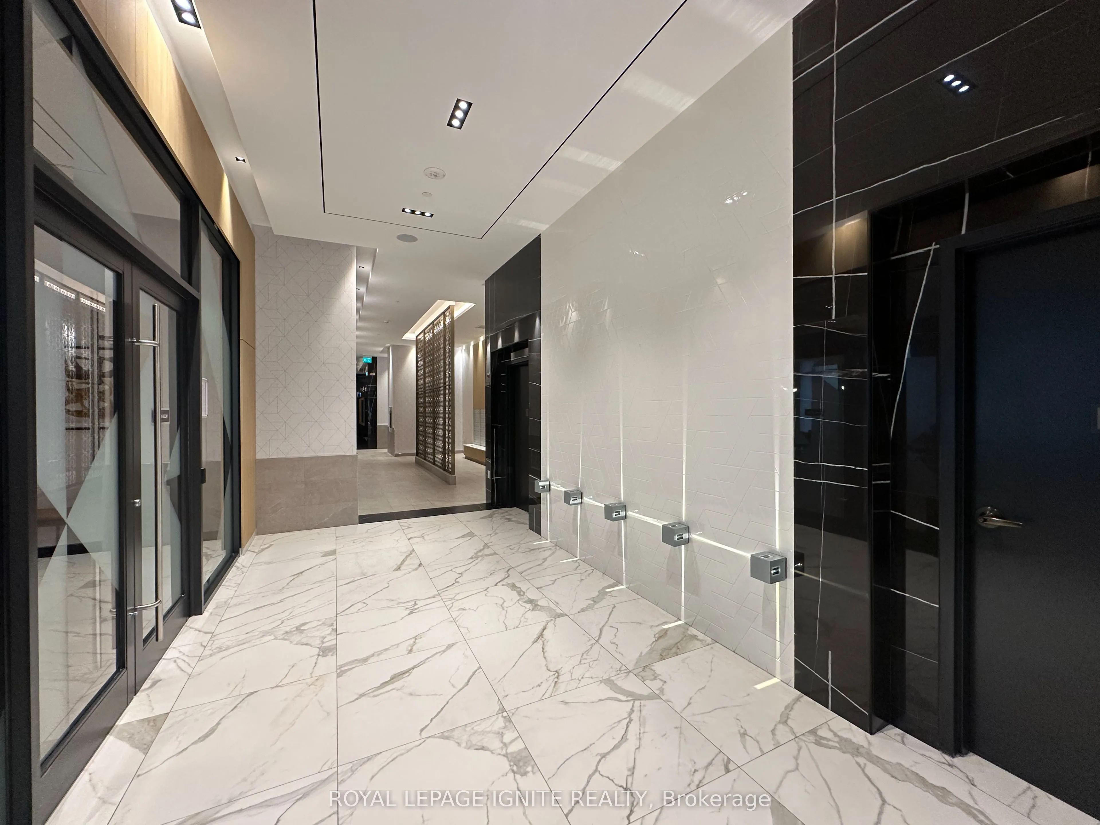 202 Burnhamthorpe Road E, #1903