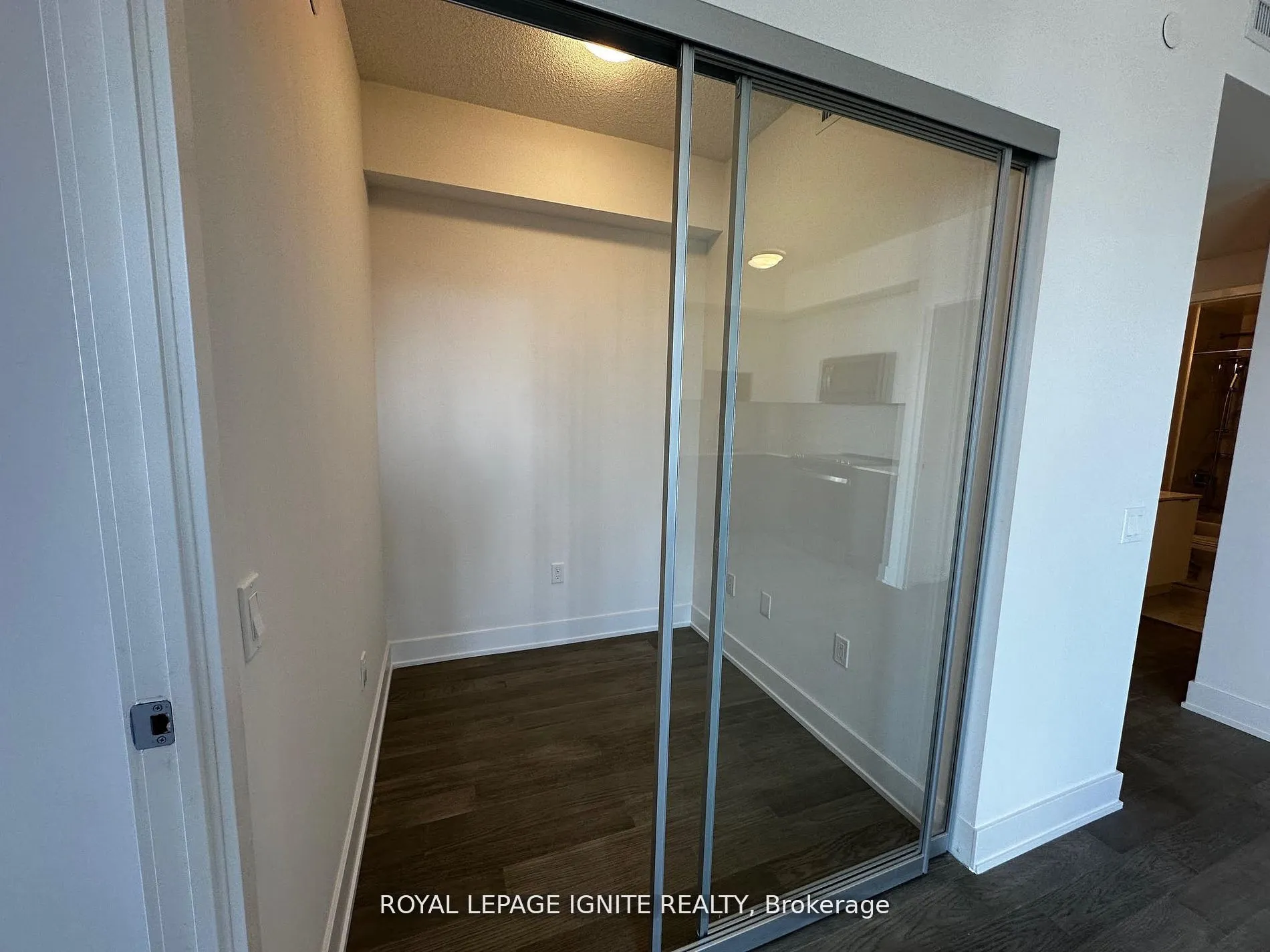 202 Burnhamthorpe Road E, #1903