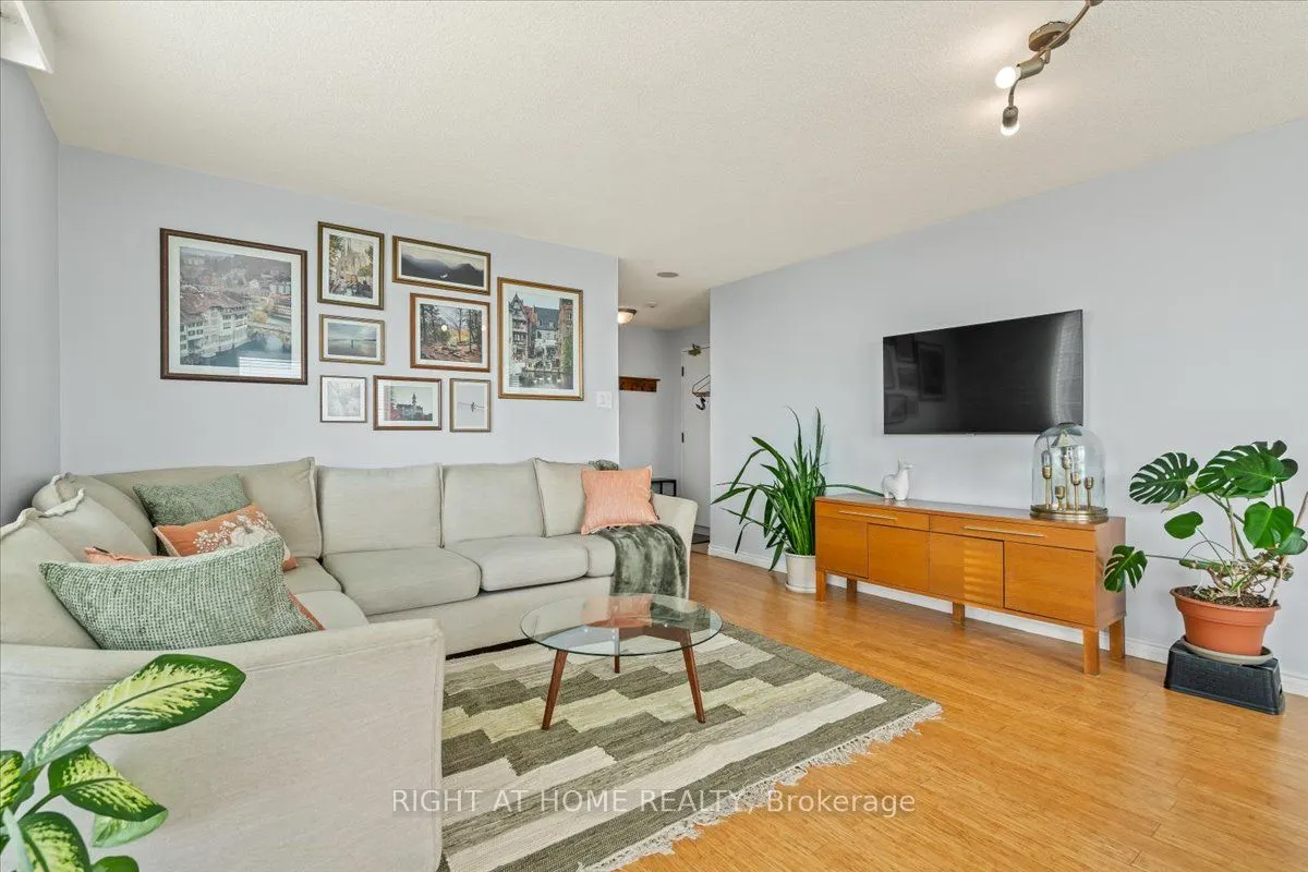 101 Subway Crescent, #1011