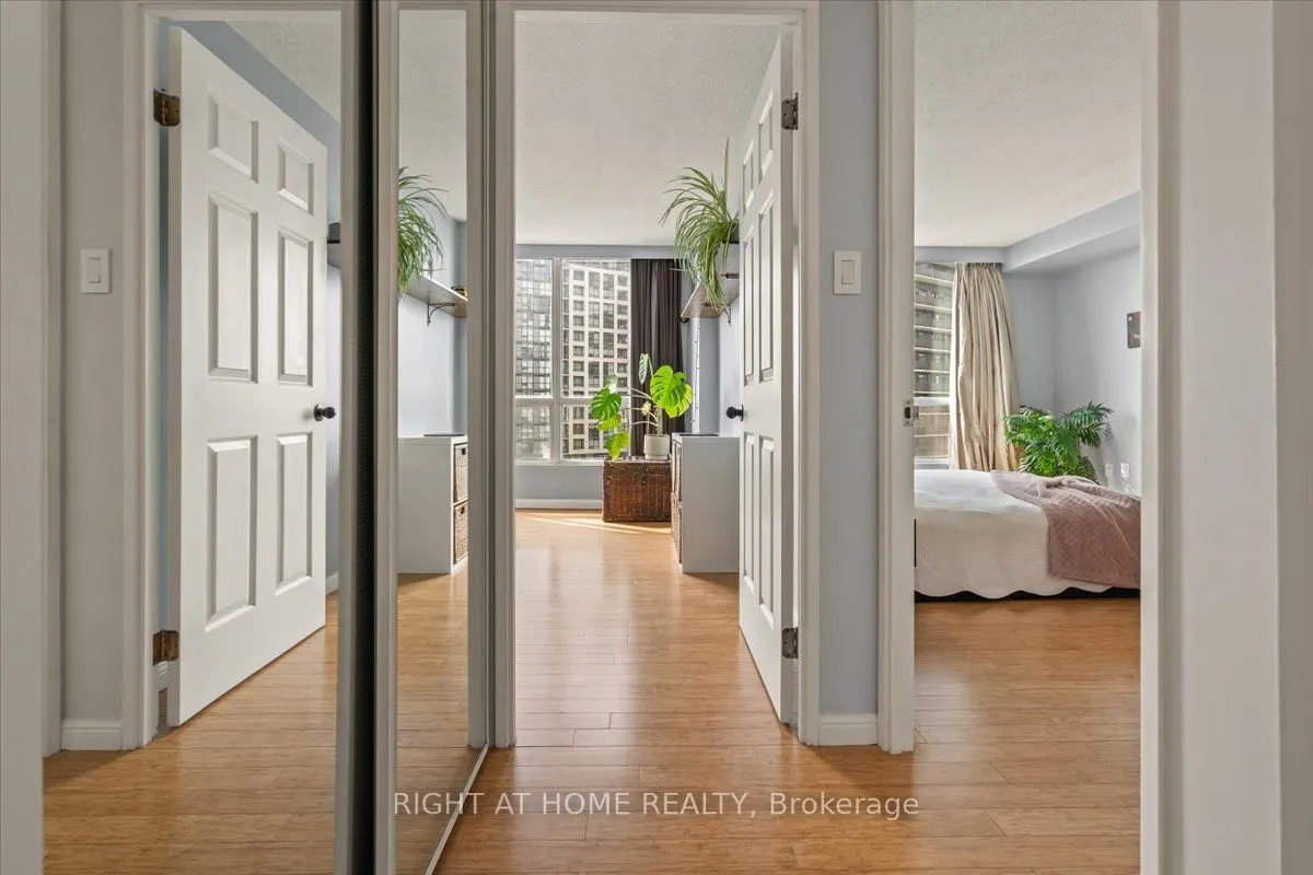 101 Subway Crescent, #1011