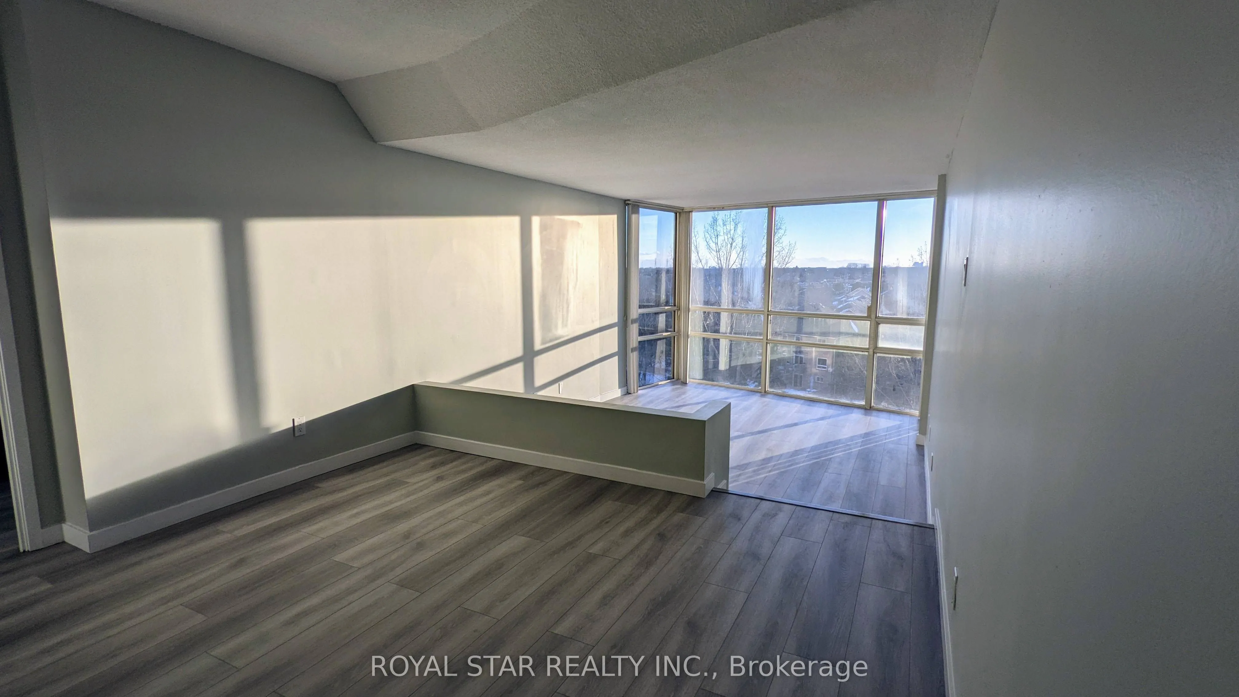 50 Eglinton Avenue W, #509