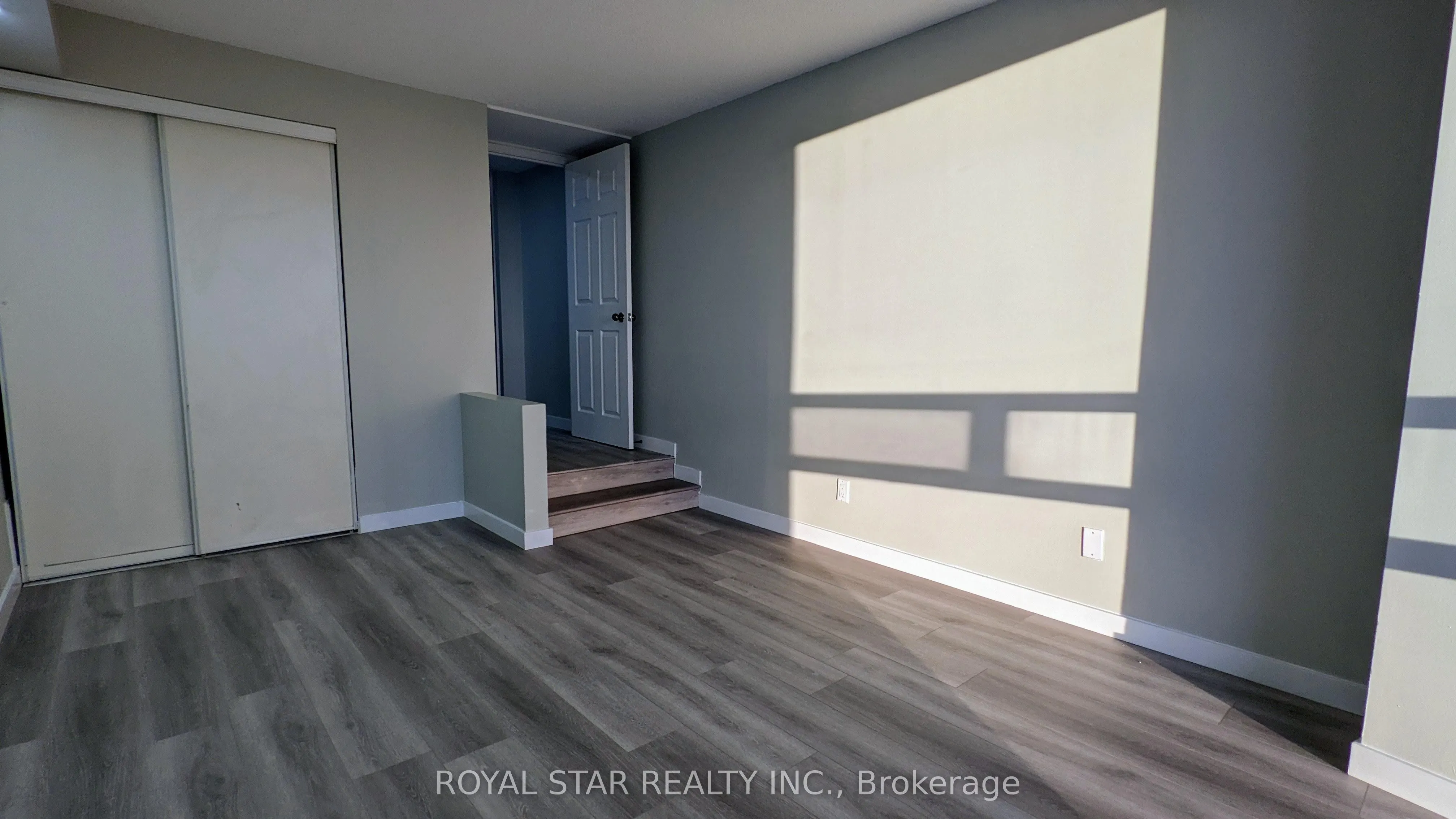 50 Eglinton Avenue W, #509