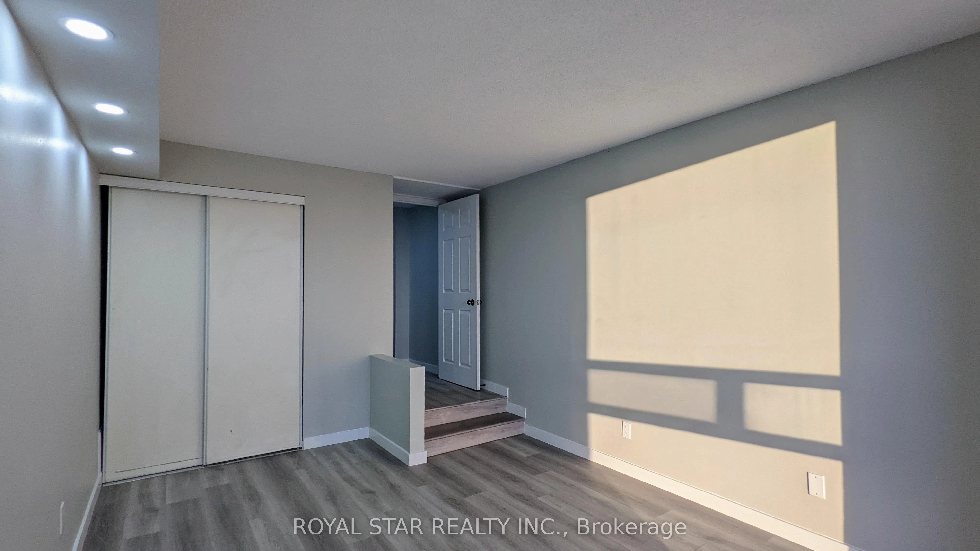 50 Eglinton Avenue W, #509