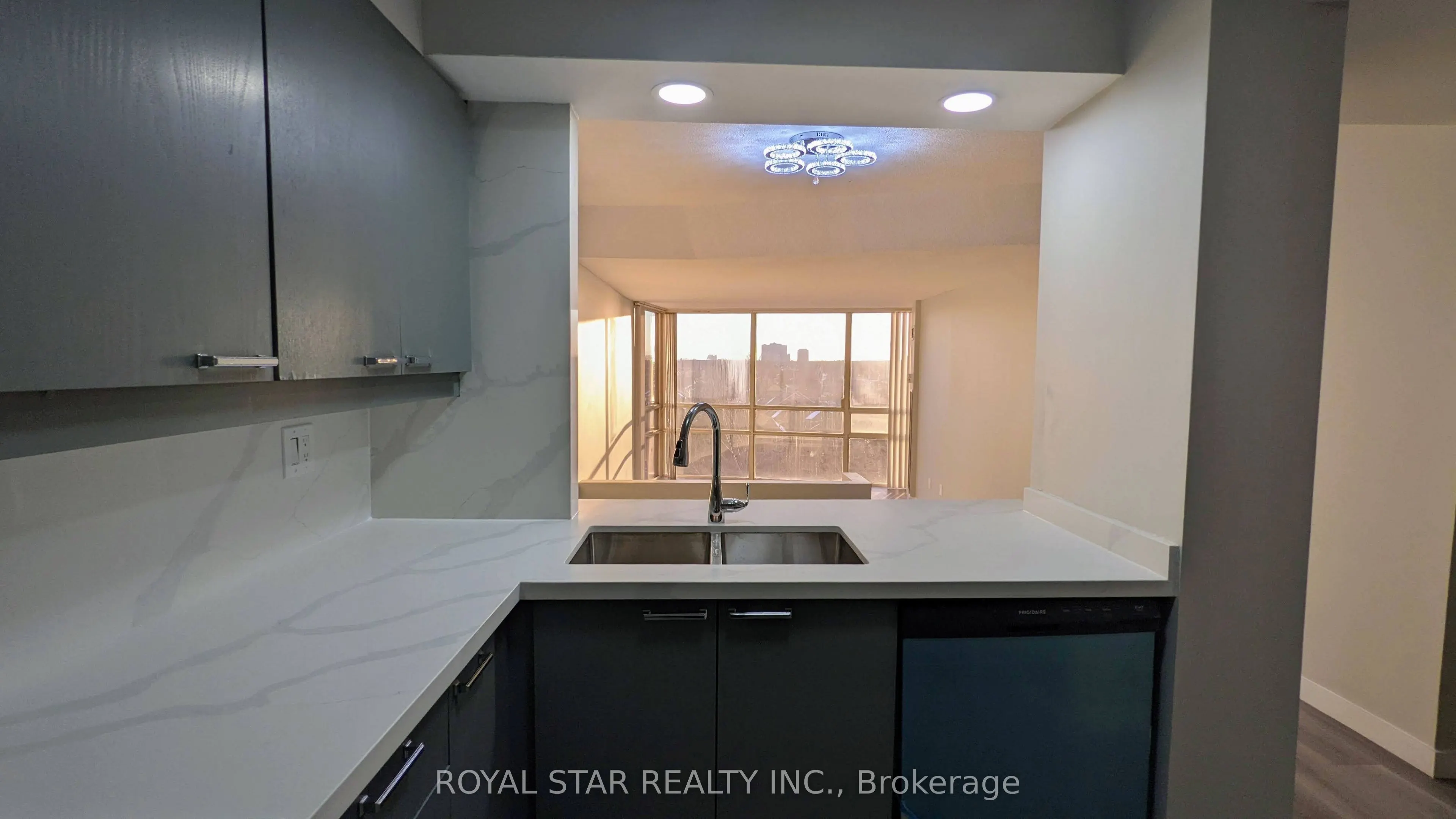 50 Eglinton Avenue W, #509