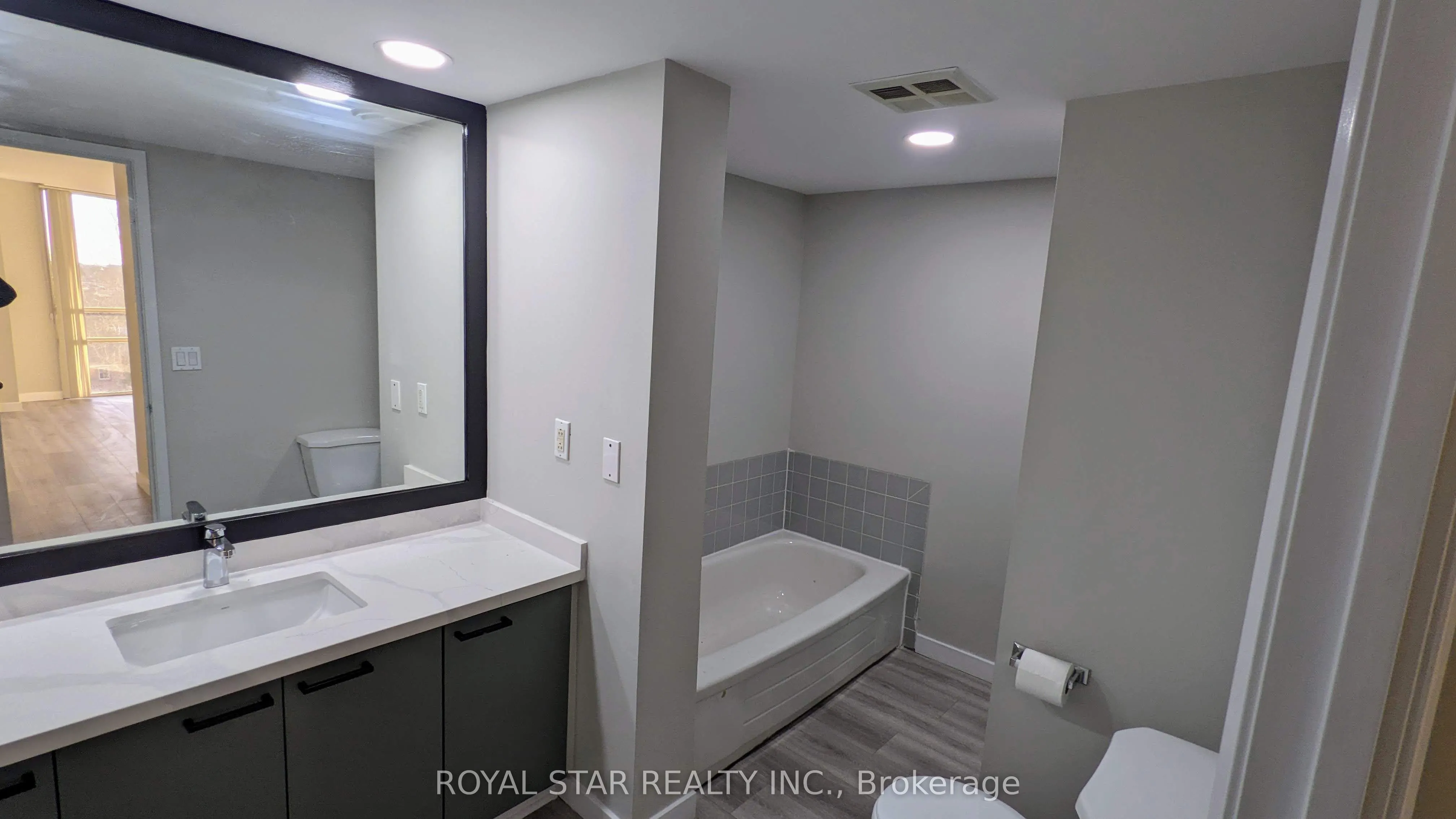 50 Eglinton Avenue W, #509